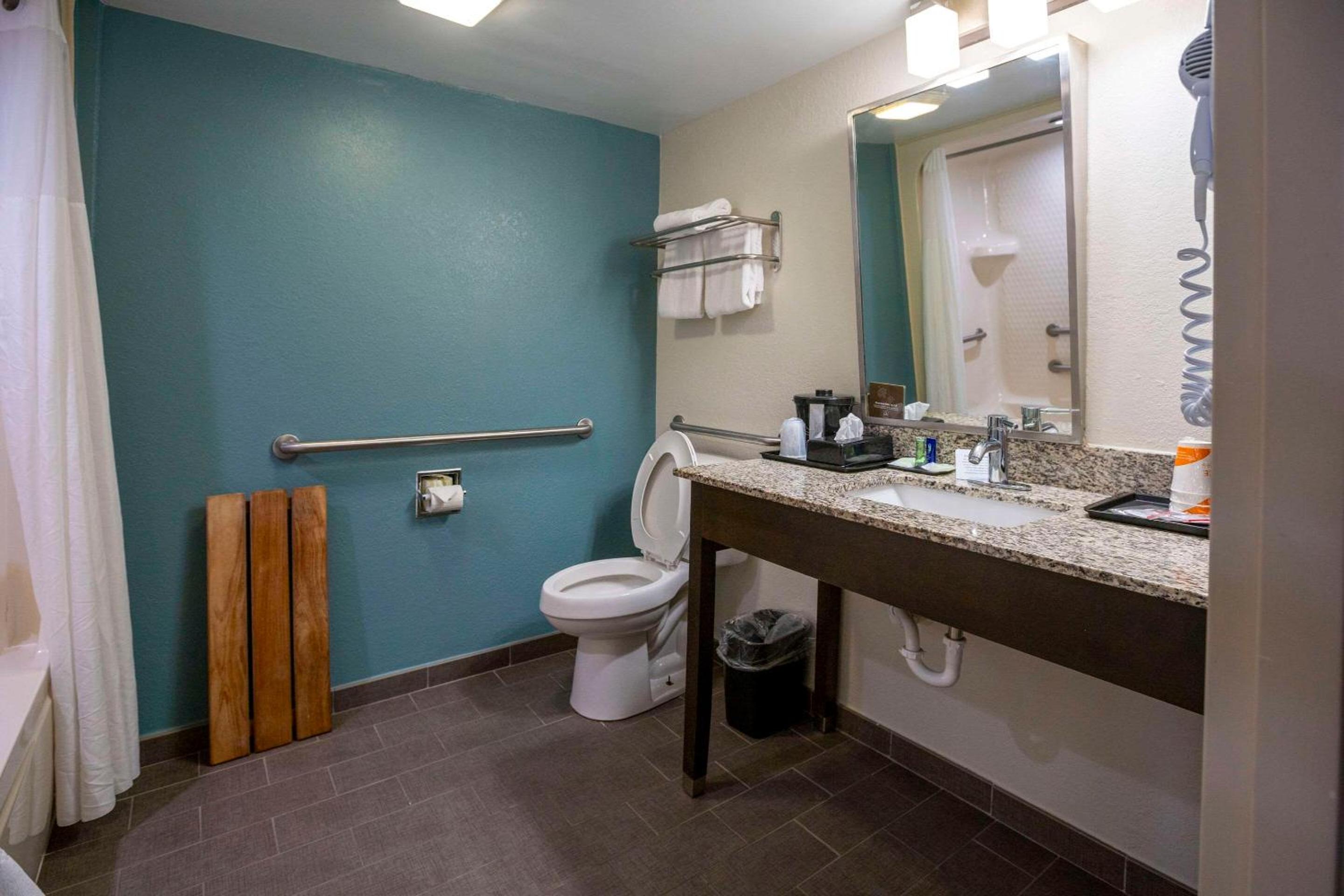 Queen Room - Accessible/Nonsmoking - Photo 4