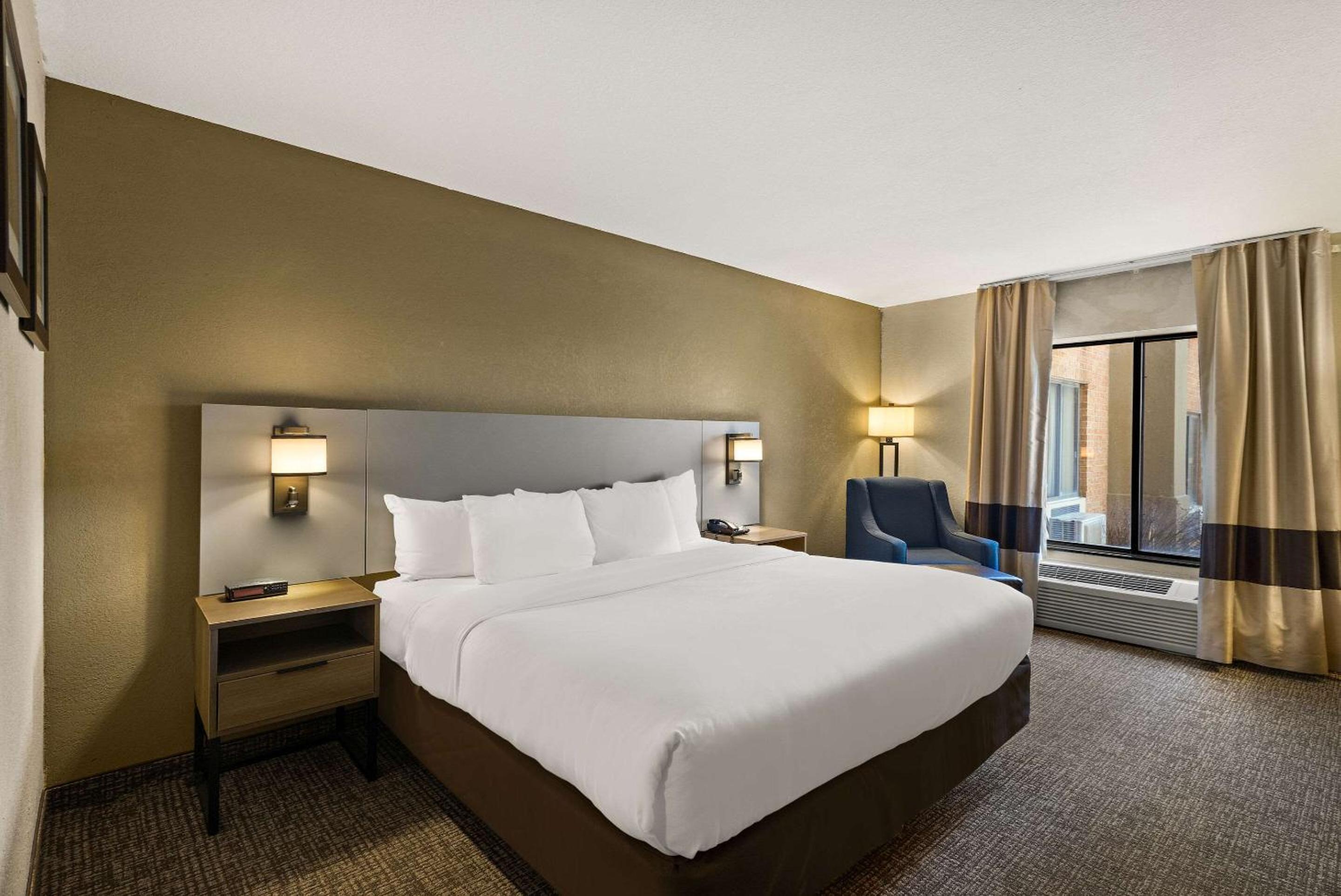 King Room with Transfer- Disability Access/Non-Smoking - Photo 3