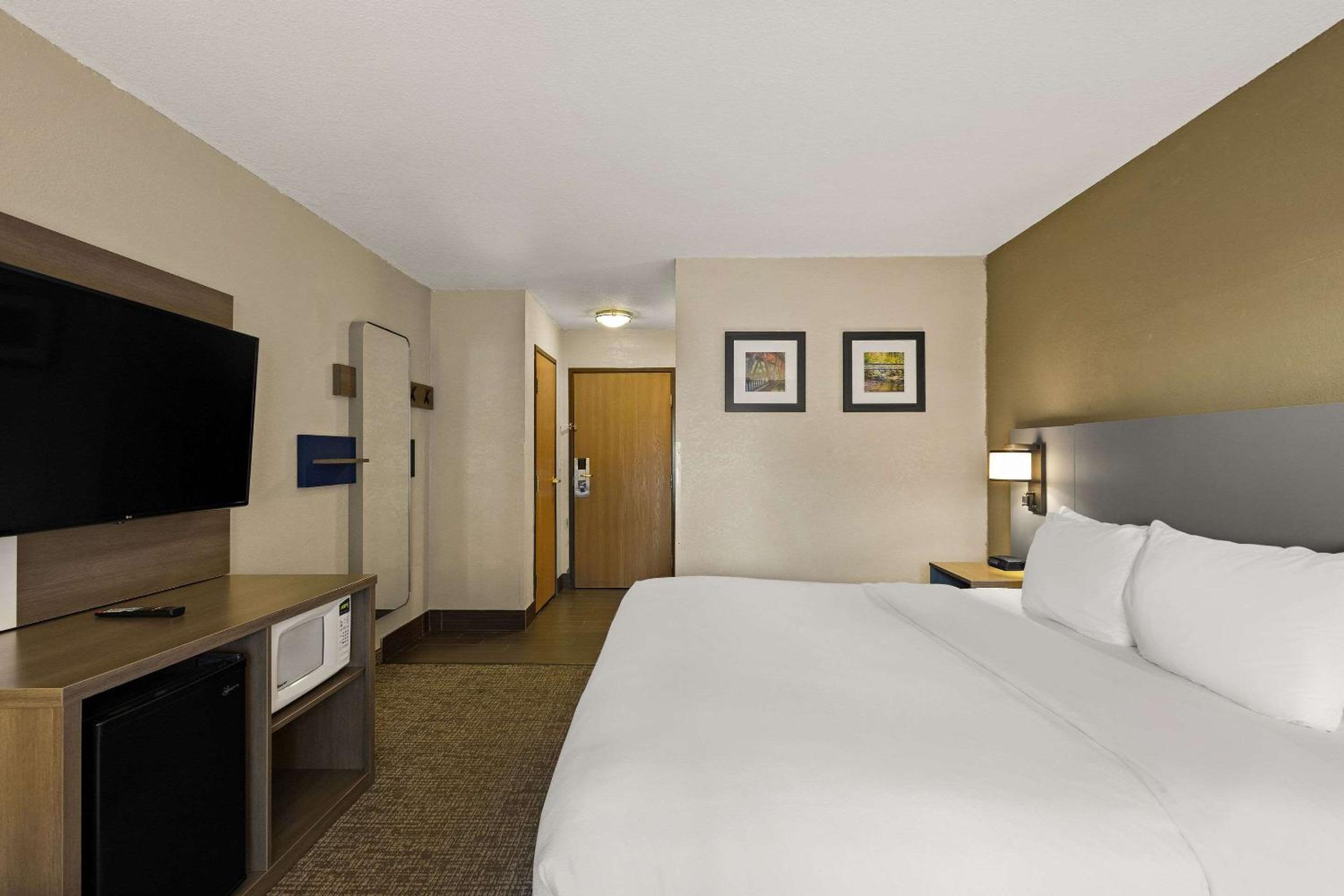 King Room with Transfer- Disability Access/Non-Smoking - Photo 2
