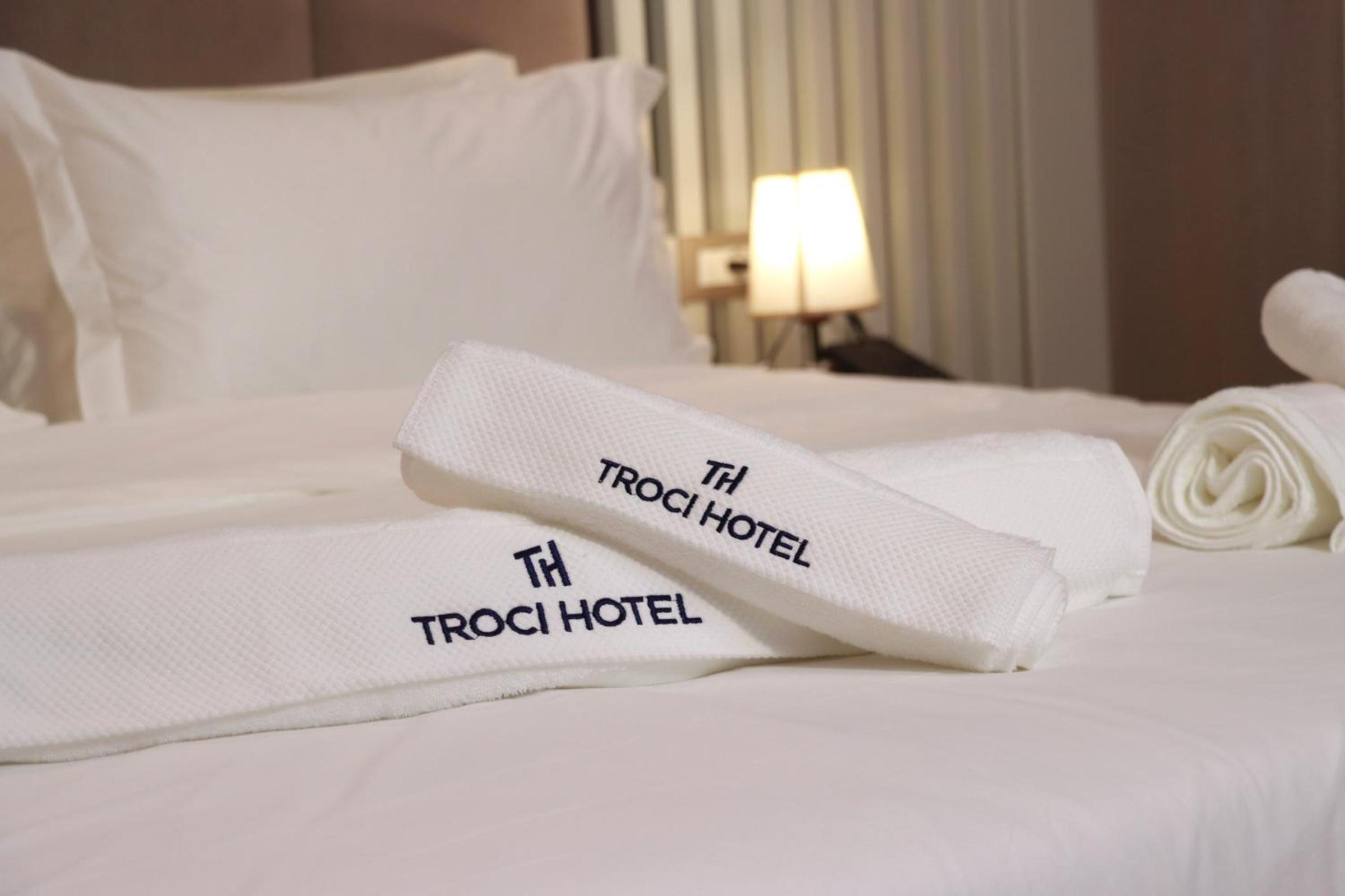 Deluxe Double Room with Balcony photo 2