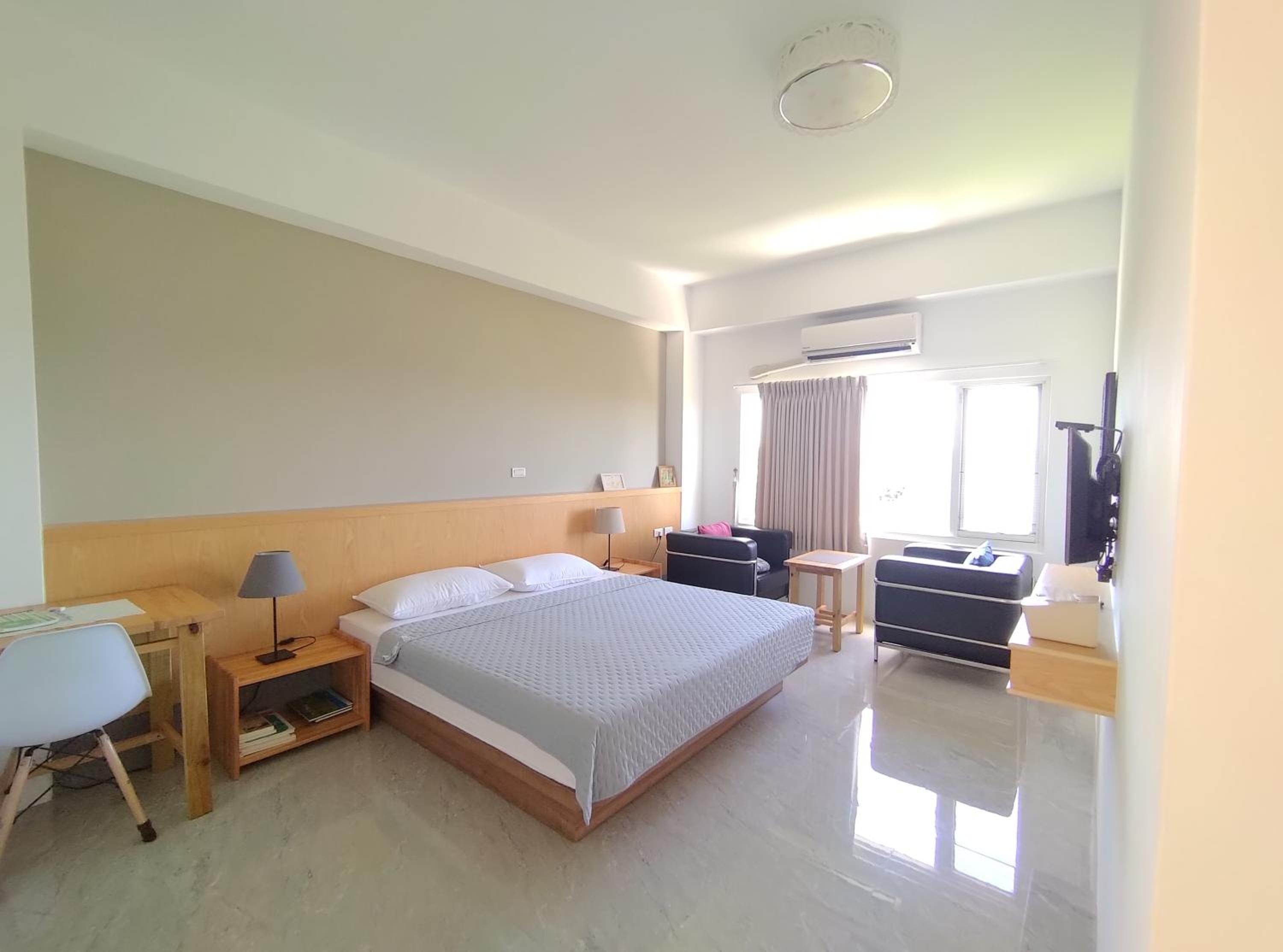 Deluxe Queen Room
