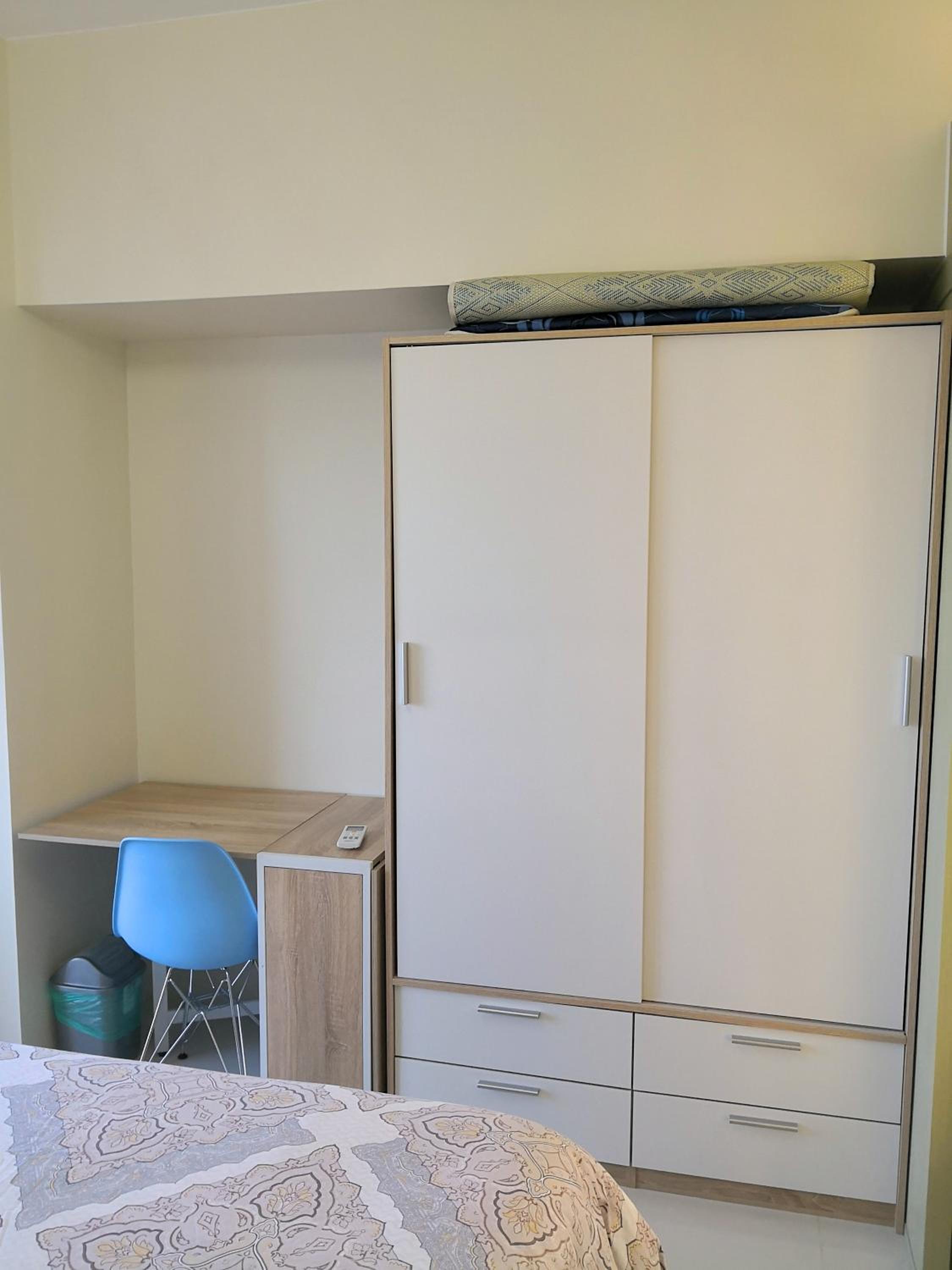 One-Bedroom Apartment with Lake View - Photo 5