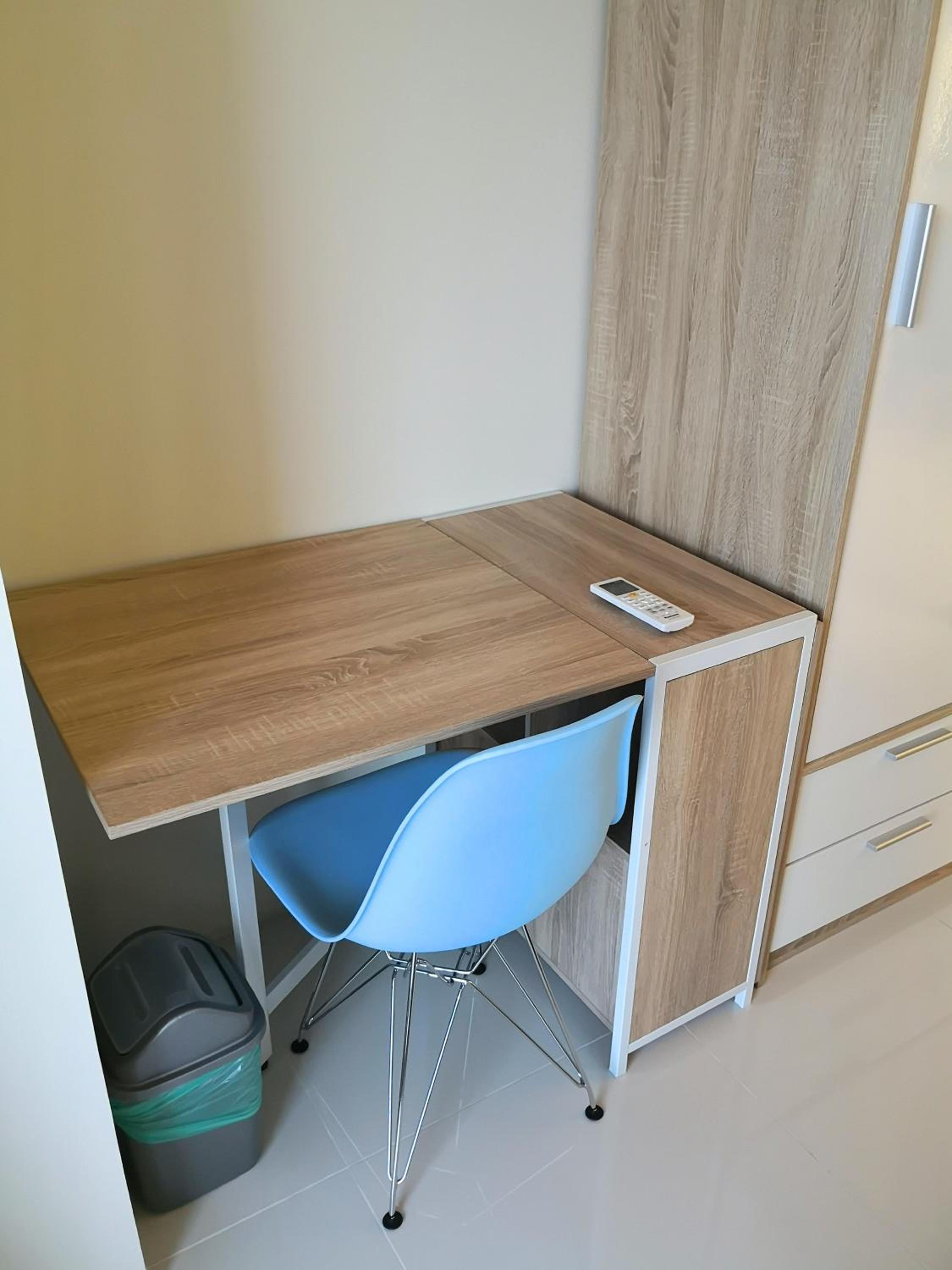 One-Bedroom Apartment with Lake View - Photo 6