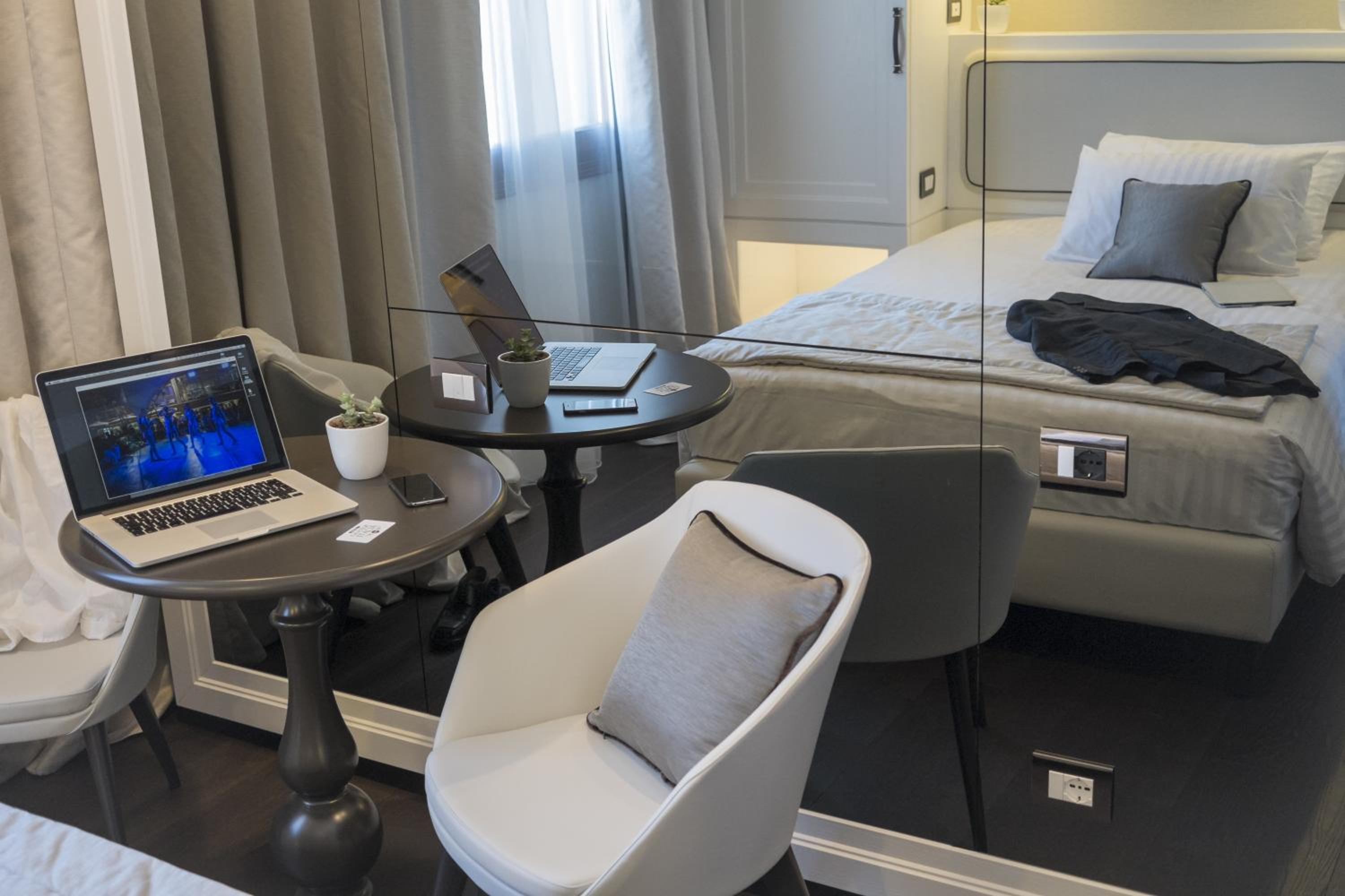 Classic Double Room with Small Double Bed - Photo 6