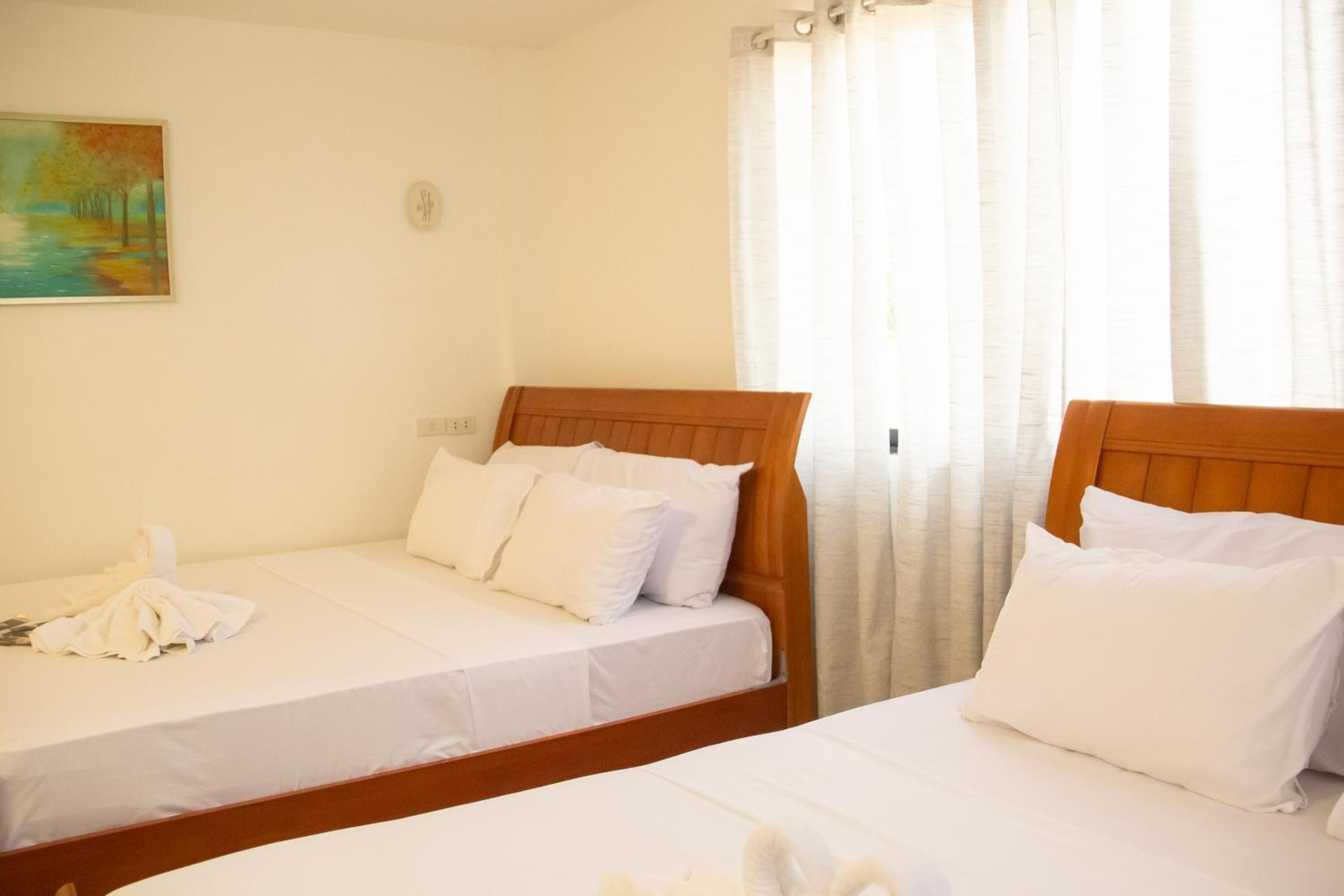Deluxe Family Room - Photo 13