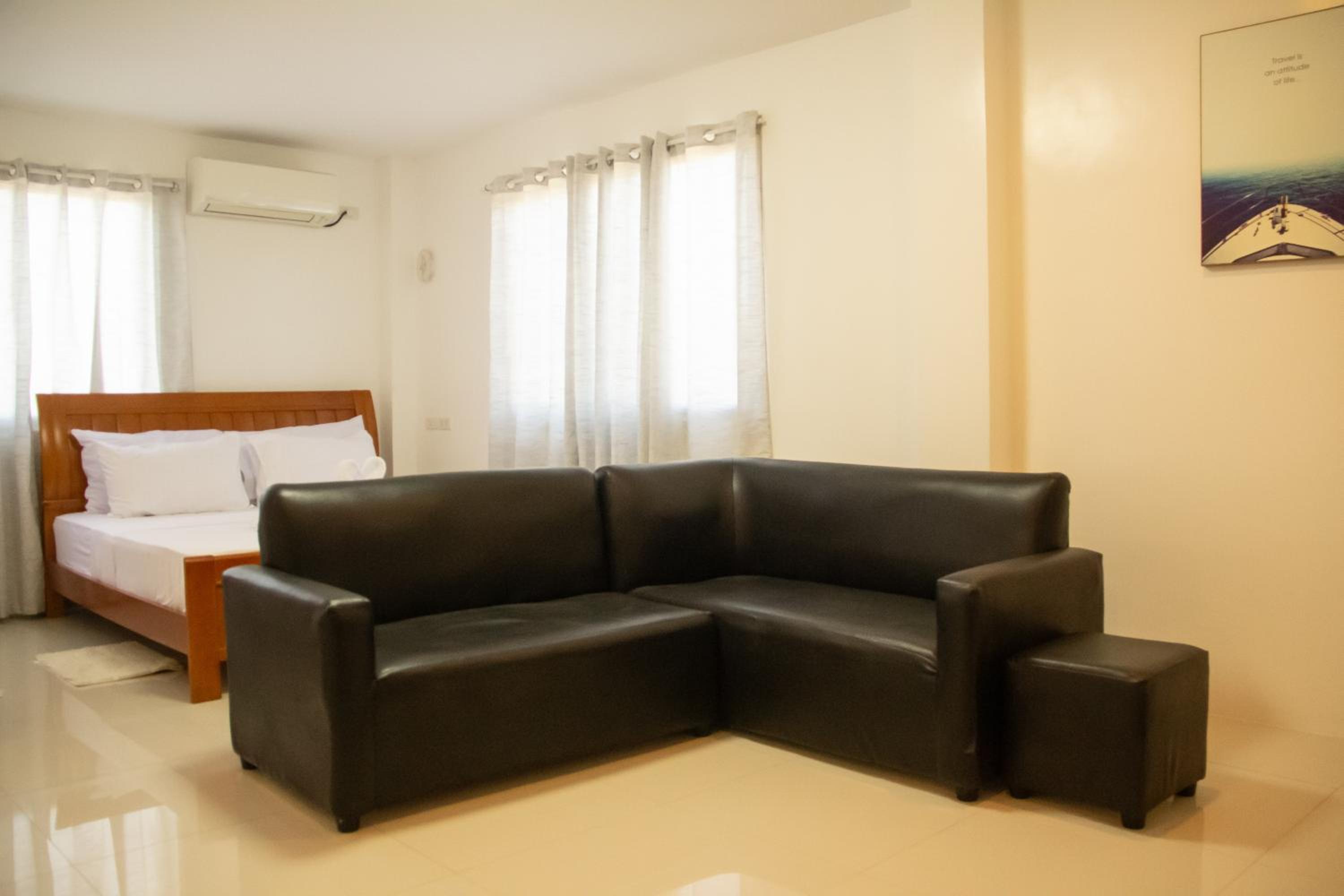 Deluxe Family Room - Photo 17