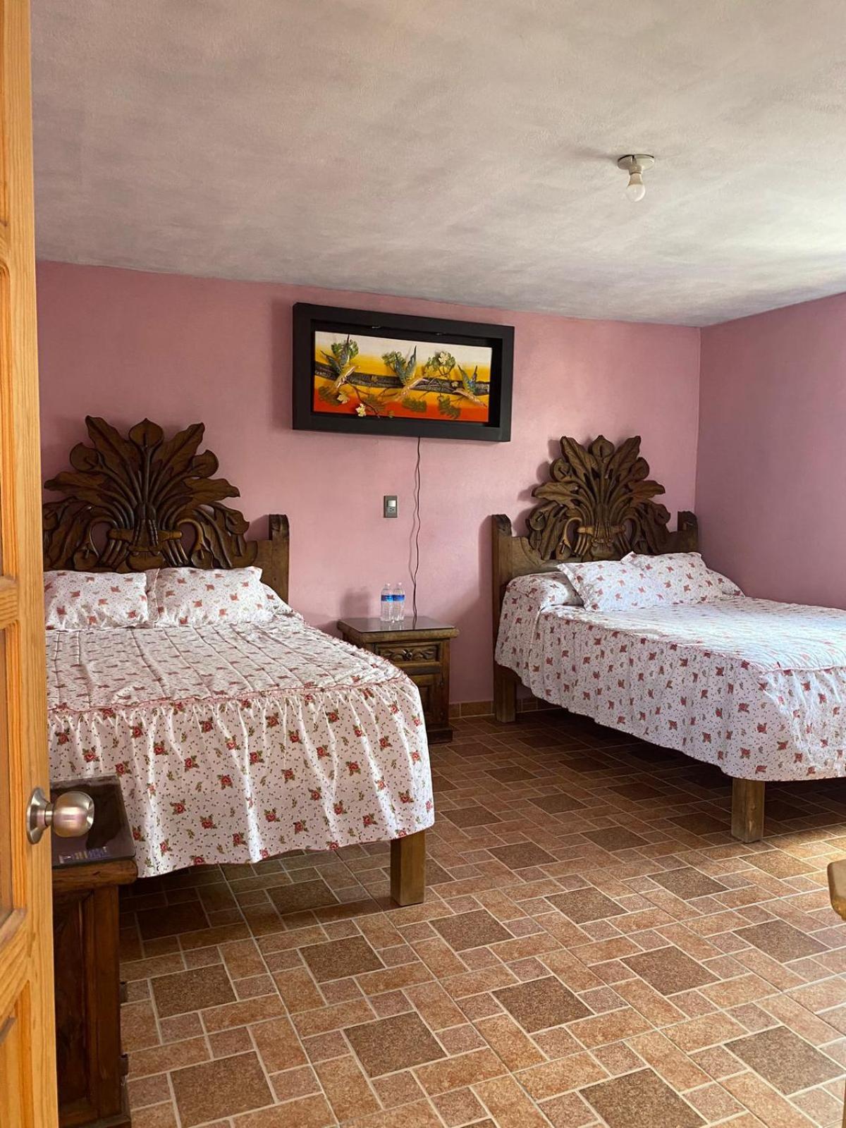 Quadruple Room with Private Bathroom - Photo 3