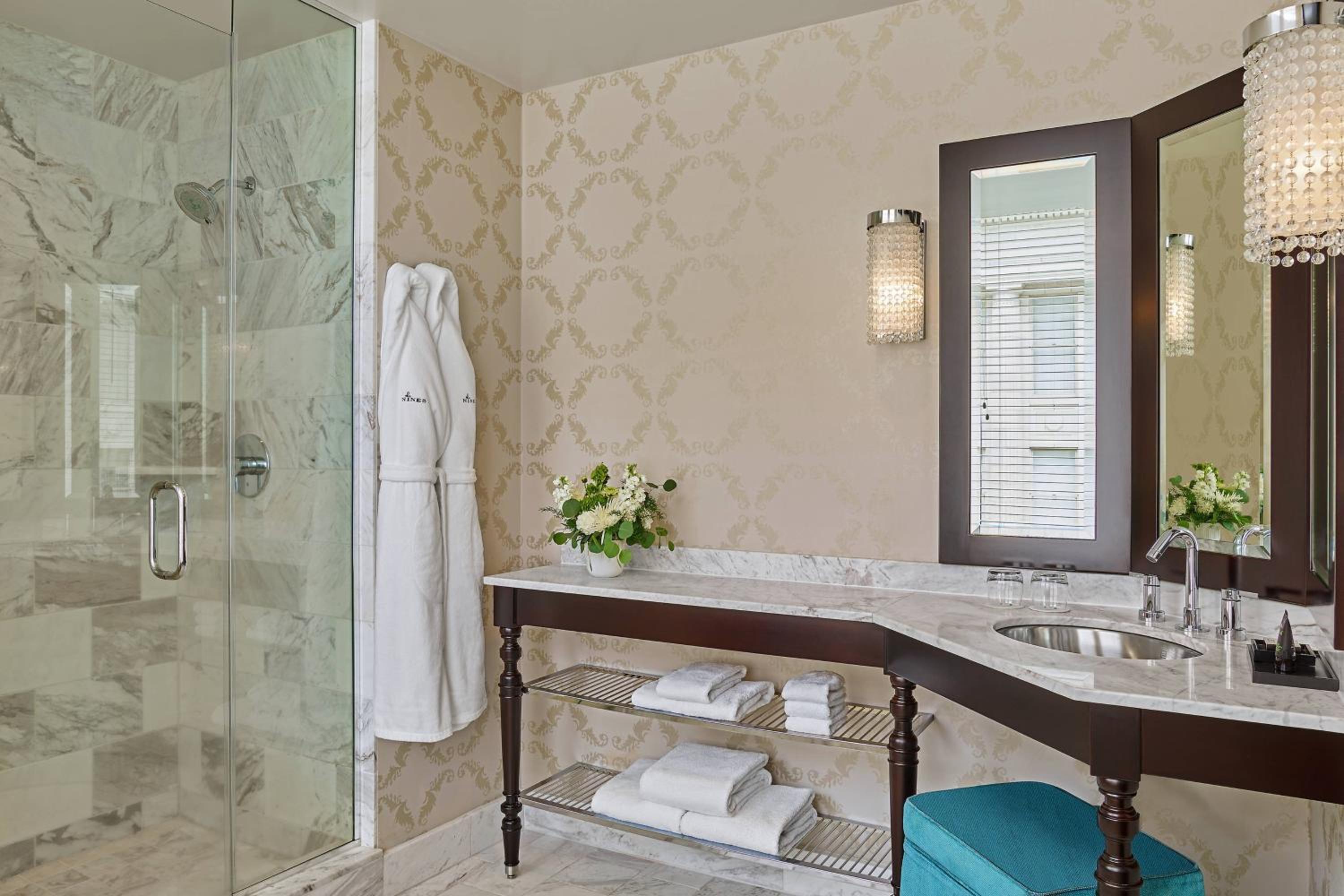 Superior, Guest room, 1 King, Atrium view photo 2