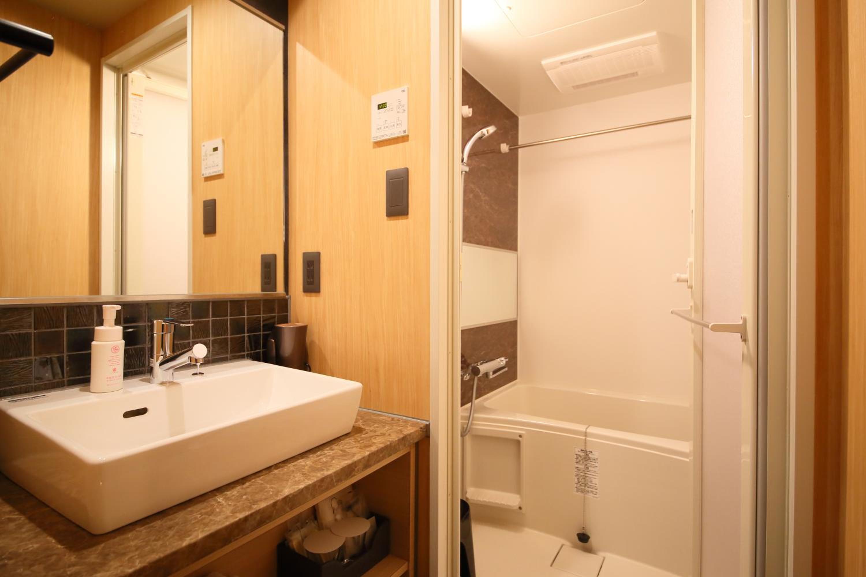 Standard Double Room - Photo 12