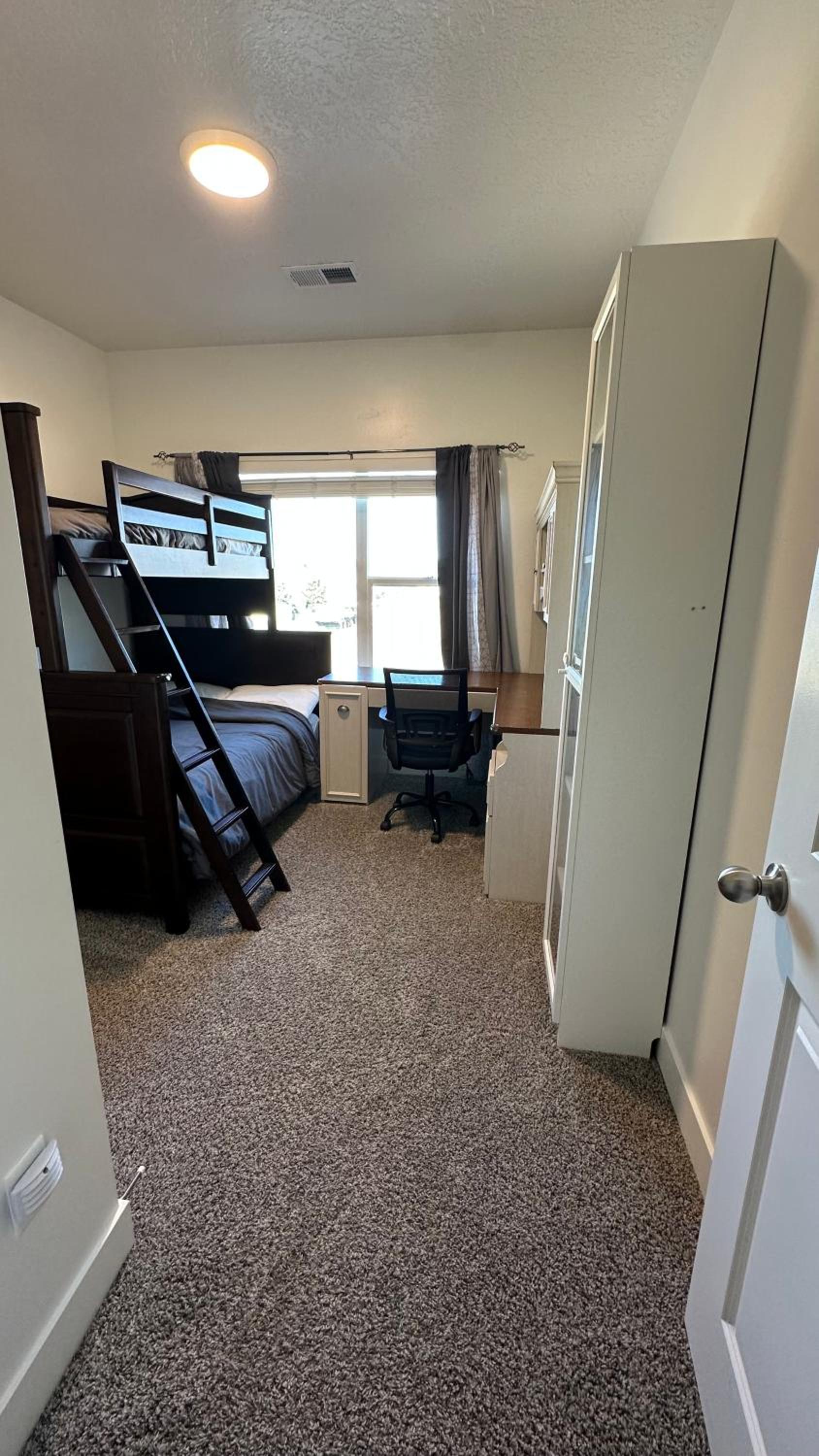 Three-Bedroom Apartment photo 2