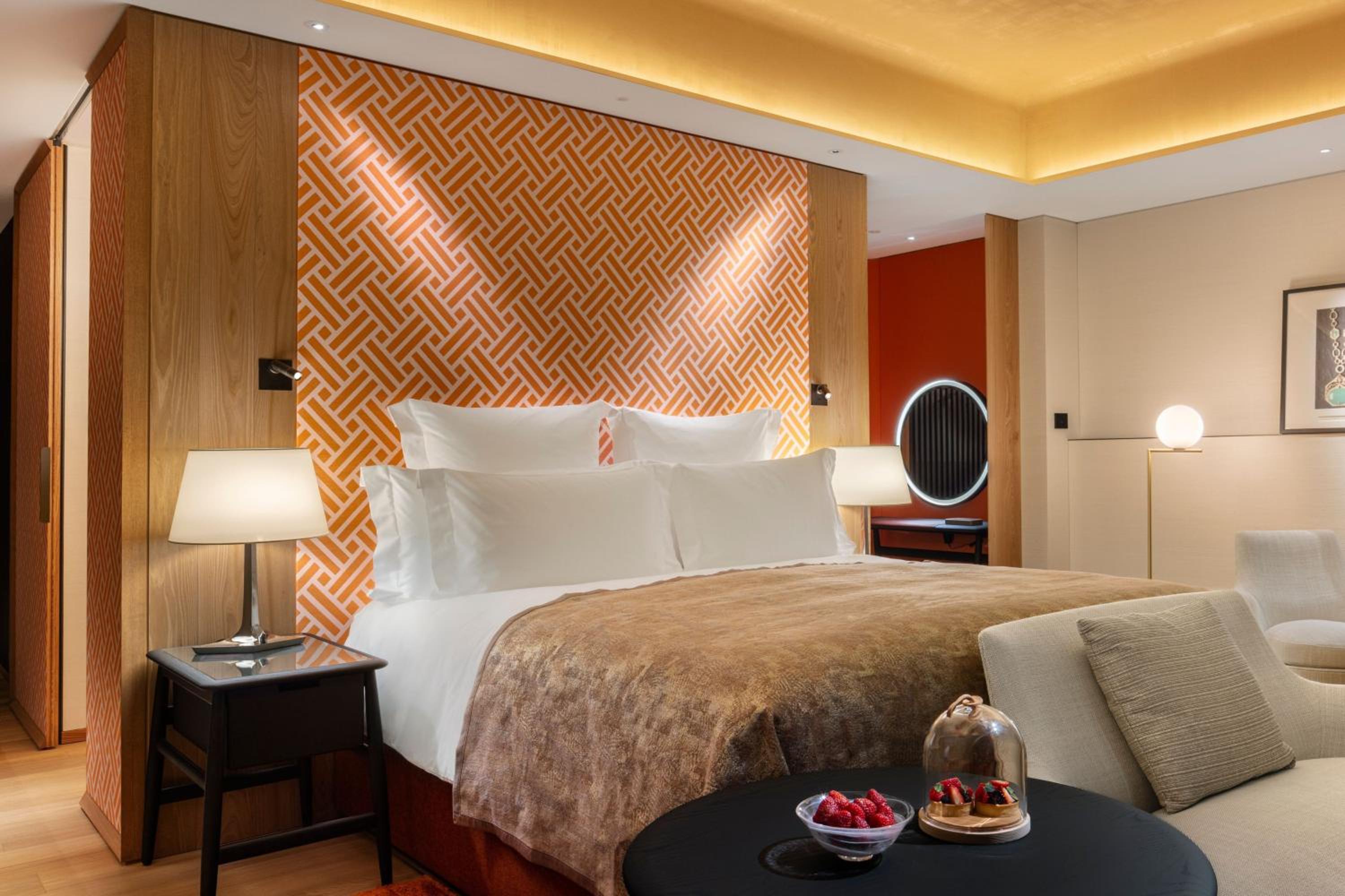 Deluxe King Room with Skyline View