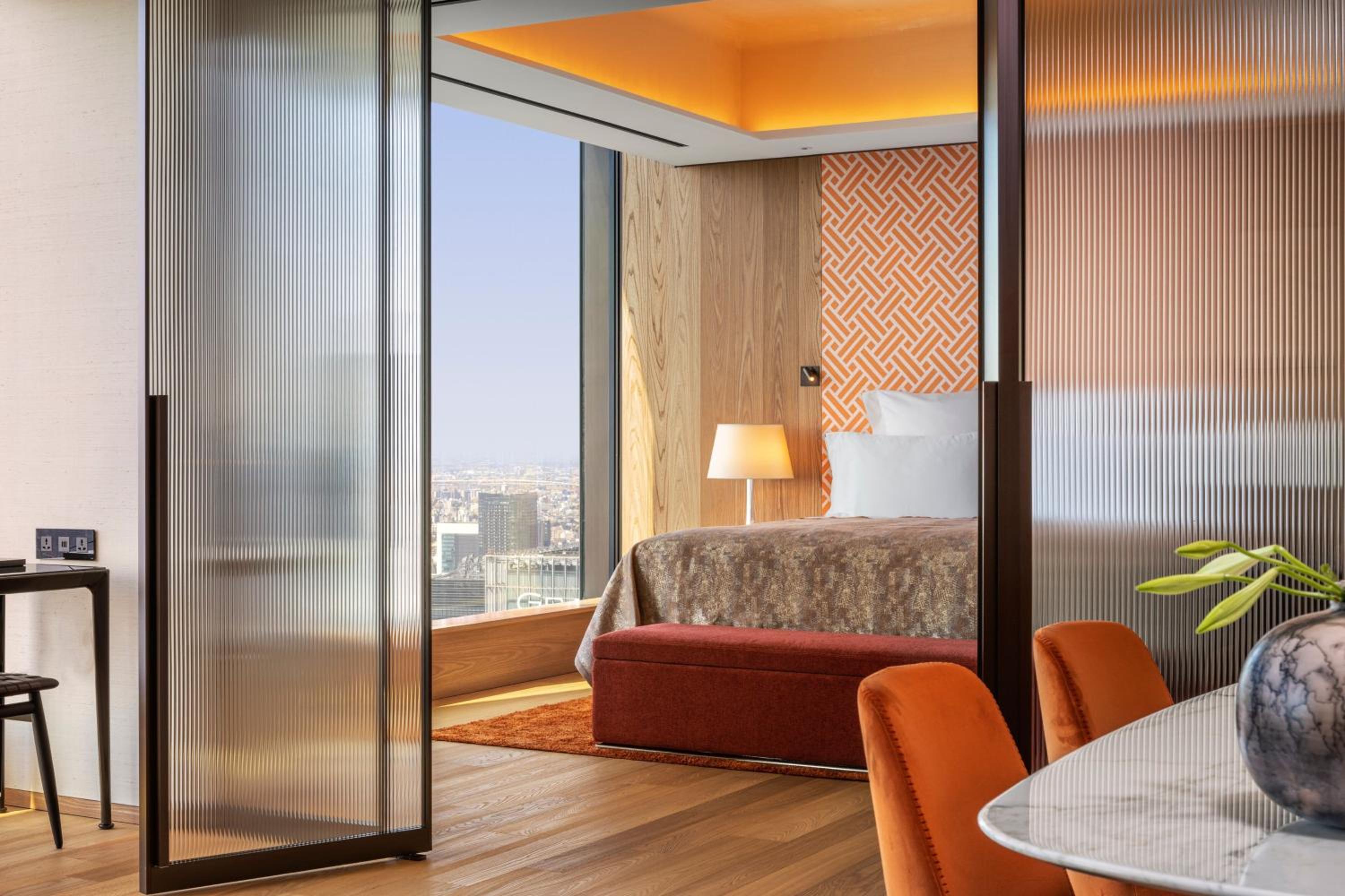 One-Bedroom Superior King Suite with Skyline View thumbnail 6
