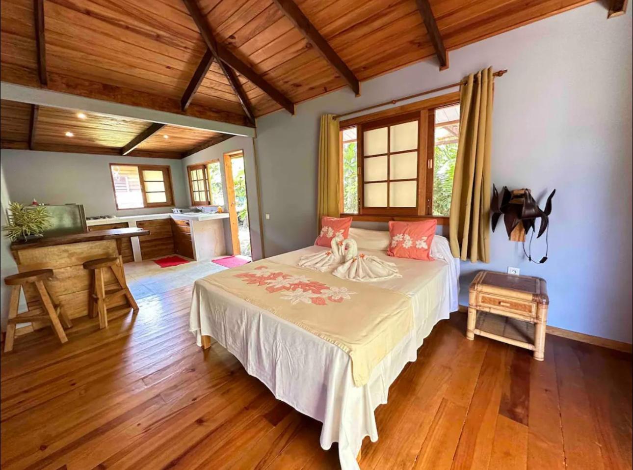One-Bedroom House photo 1