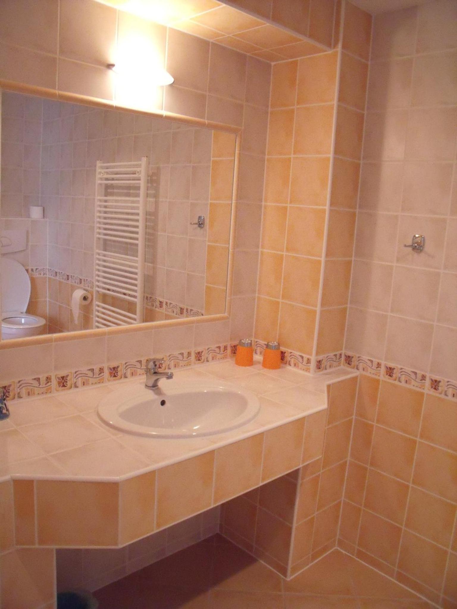 Quadruple Room with Balcony - Photo 7