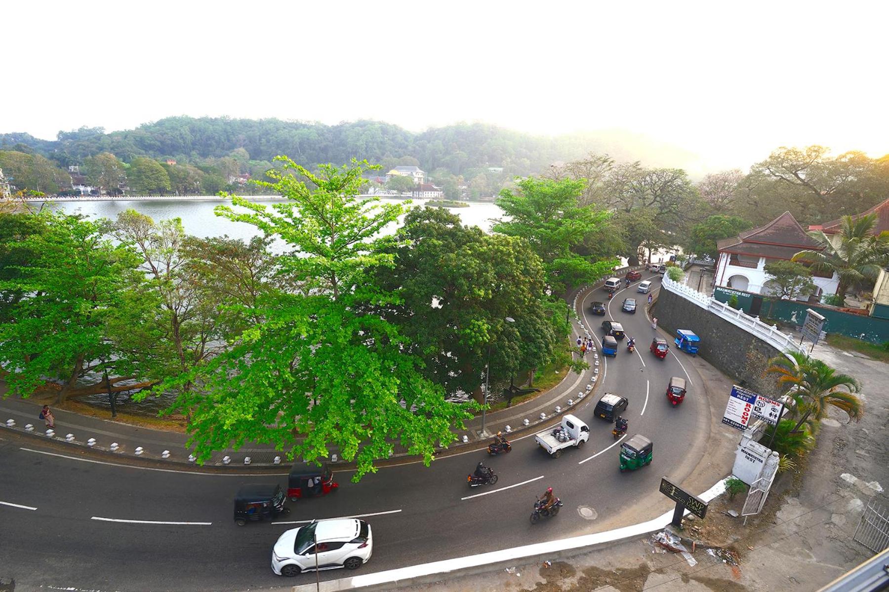 Deluxe Double room with lake view - Photo 9