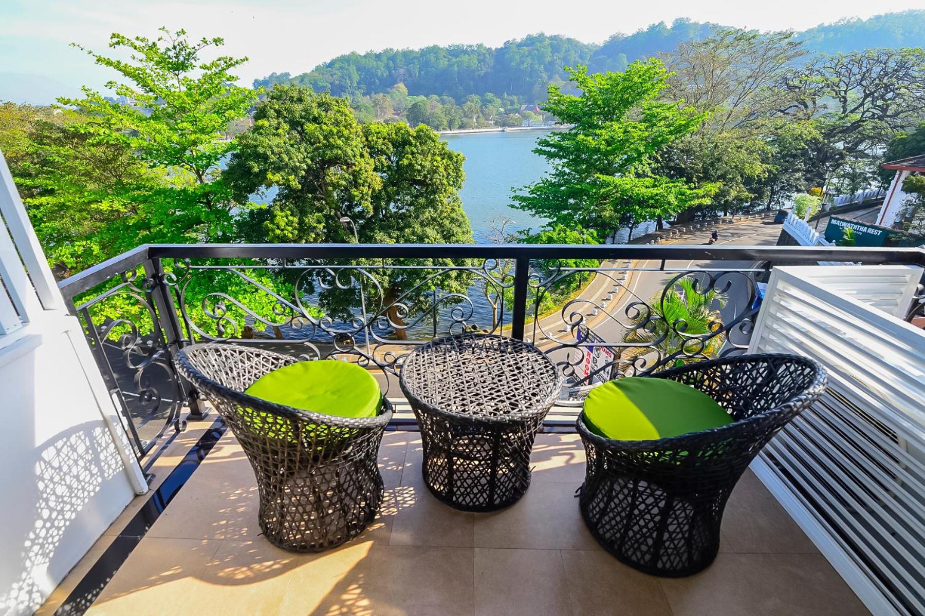 Deluxe Double room with lake view - Photo 7