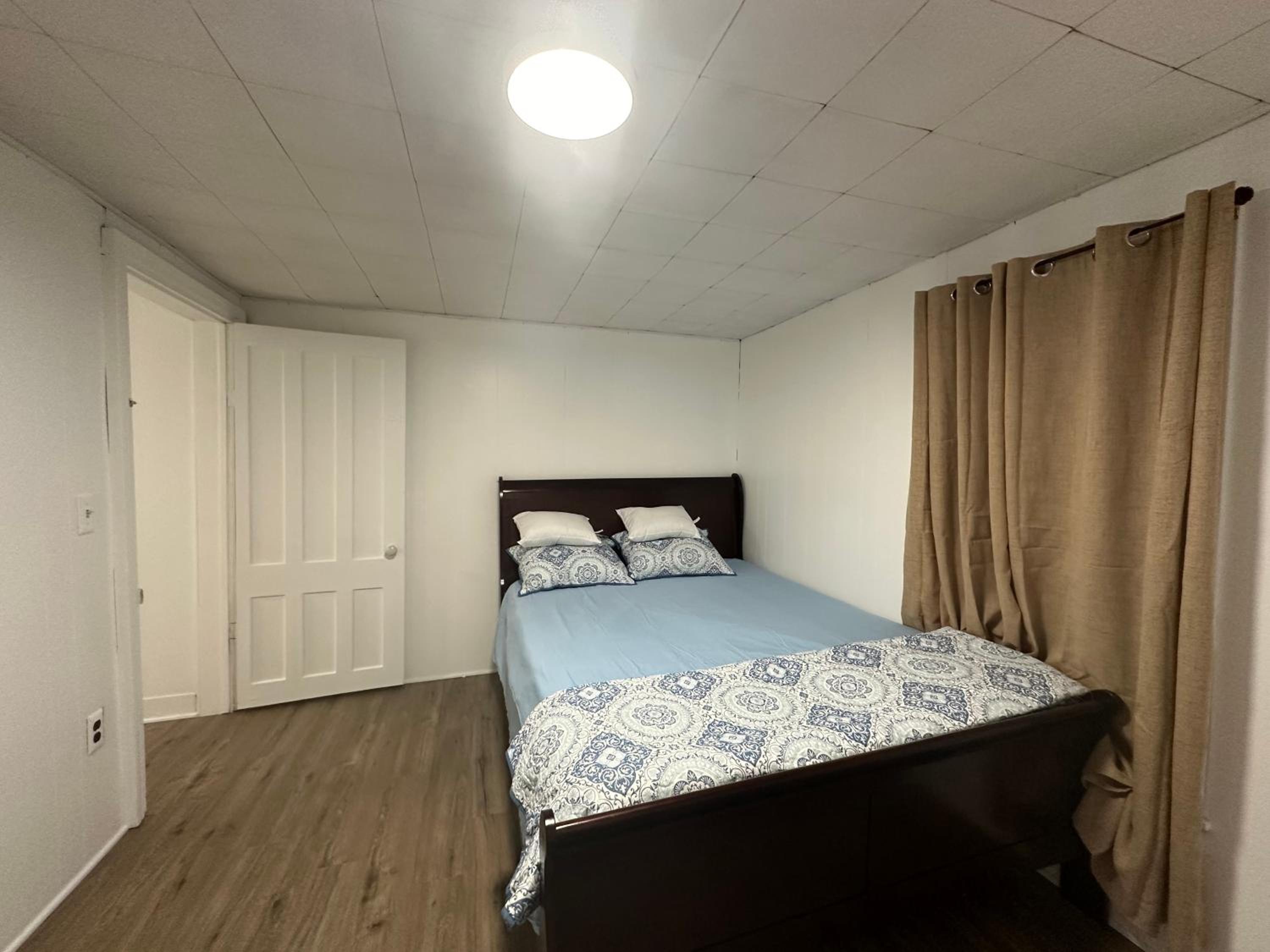 Three-Bedroom House photo 2