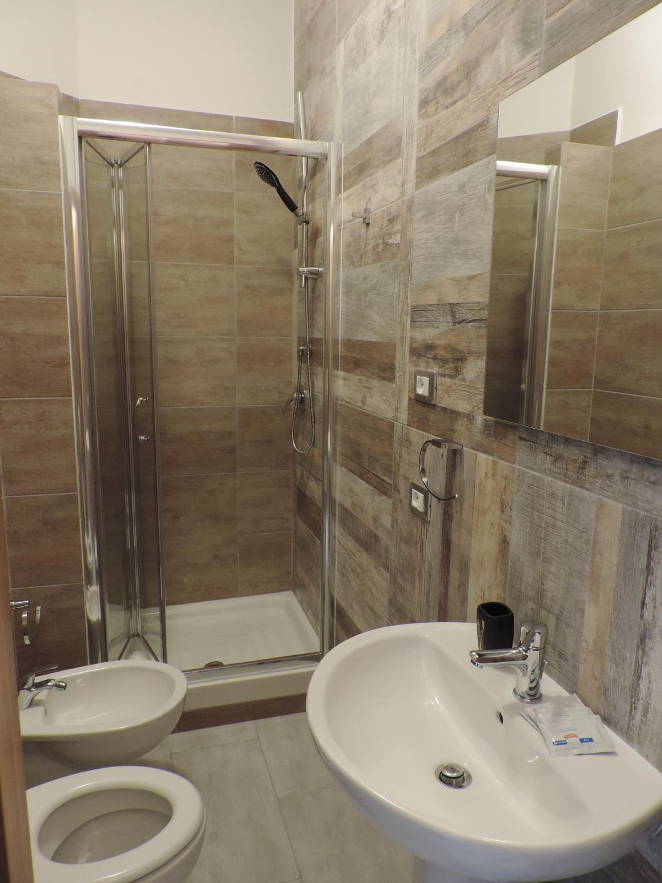 Double or Twin Room - Photo 7