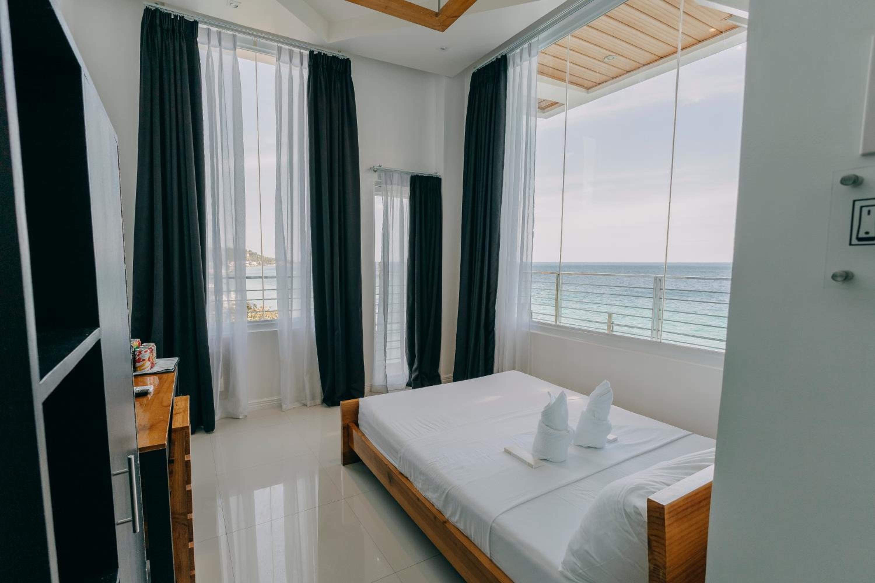 Deluxe King Suite - Photo 4