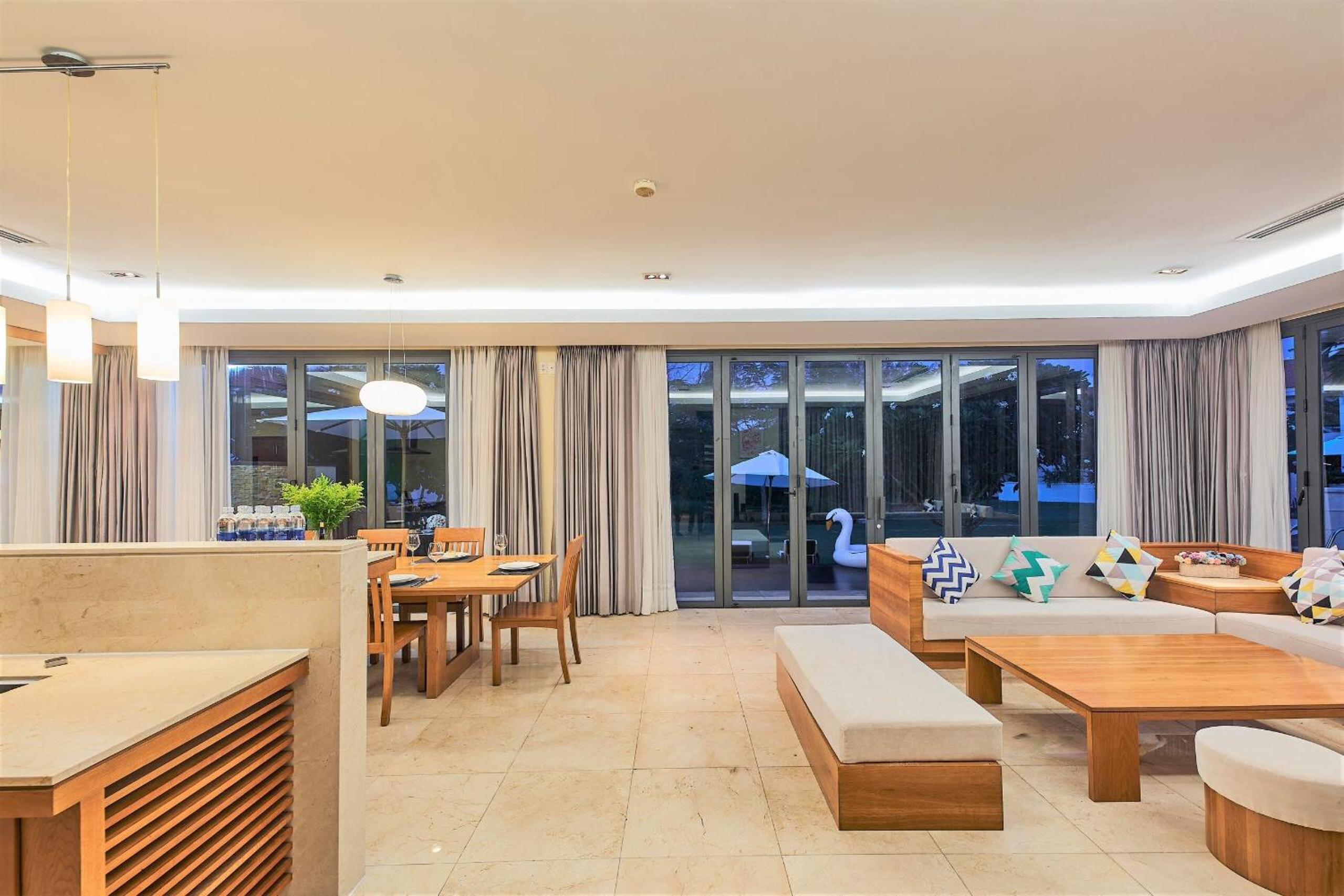 Villa with Garden View