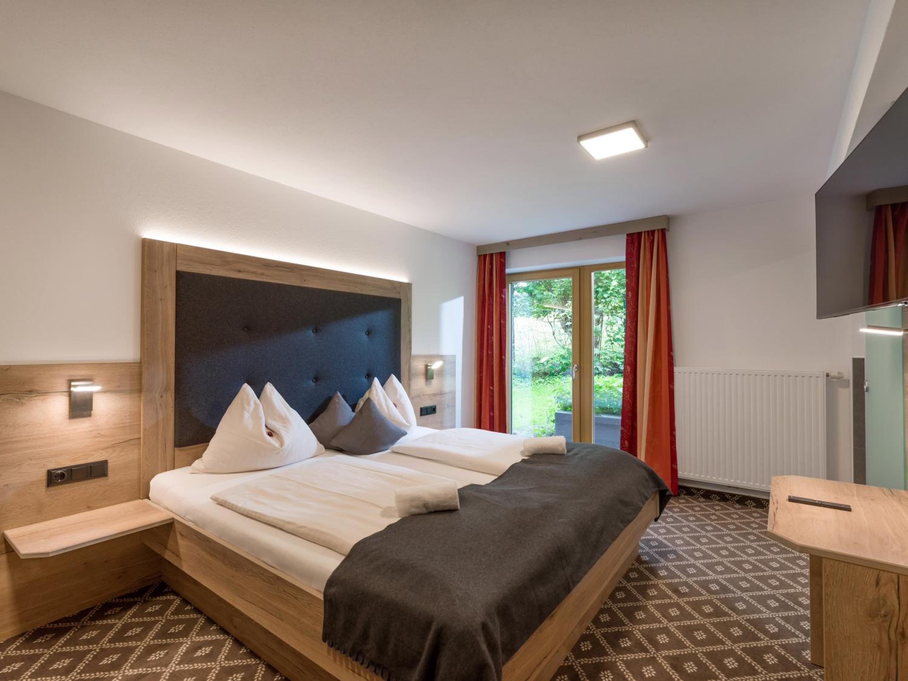 Two-Bedroom Deluxe Apartment with Balcony photo 3