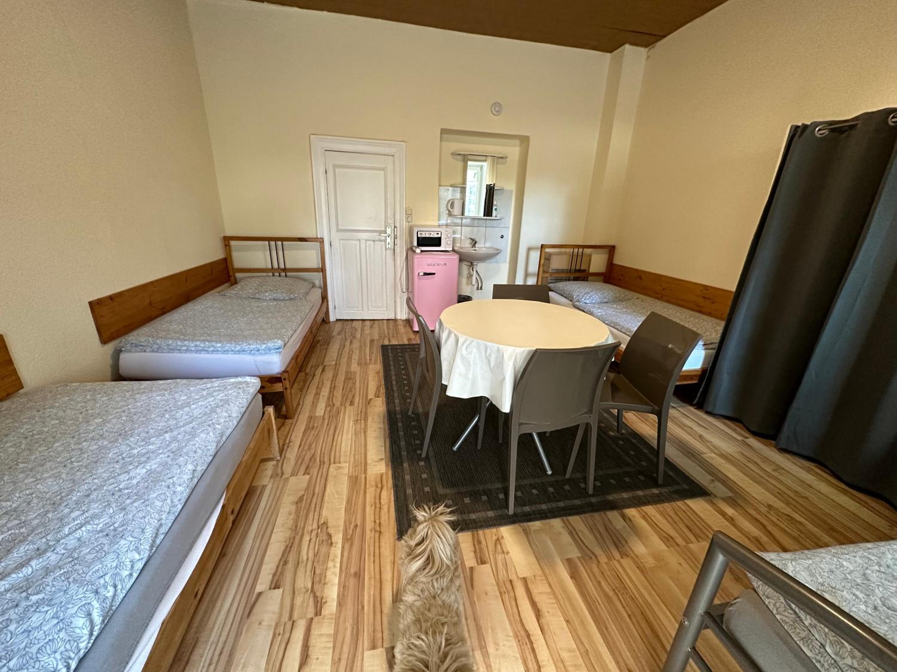 Economy Quadruple Room with Shared Bathroom photo 2
