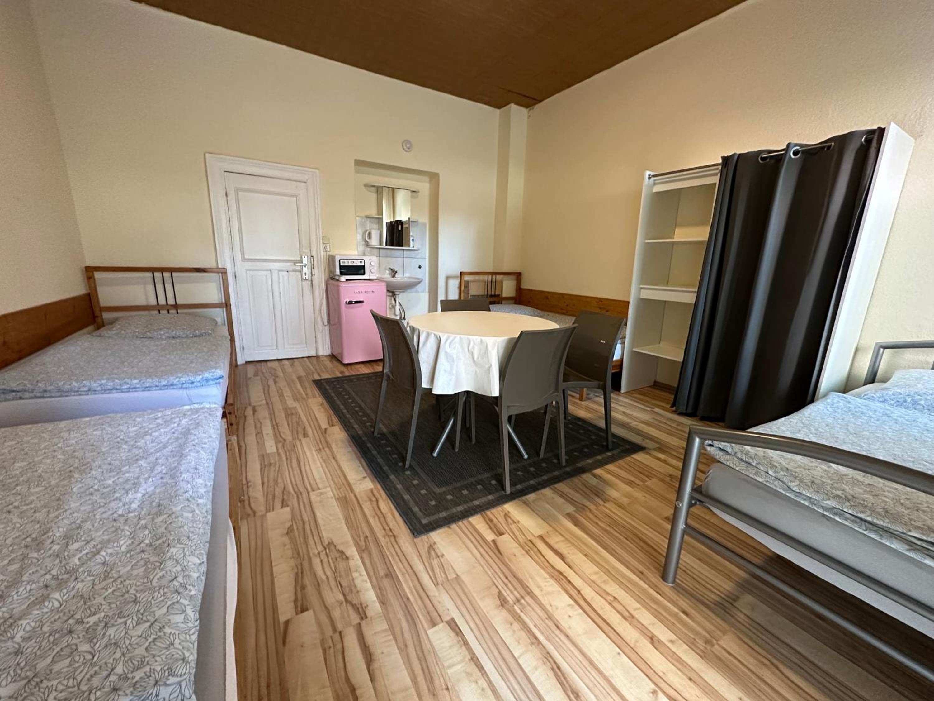 Economy Quadruple Room with Shared Bathroom photo 3