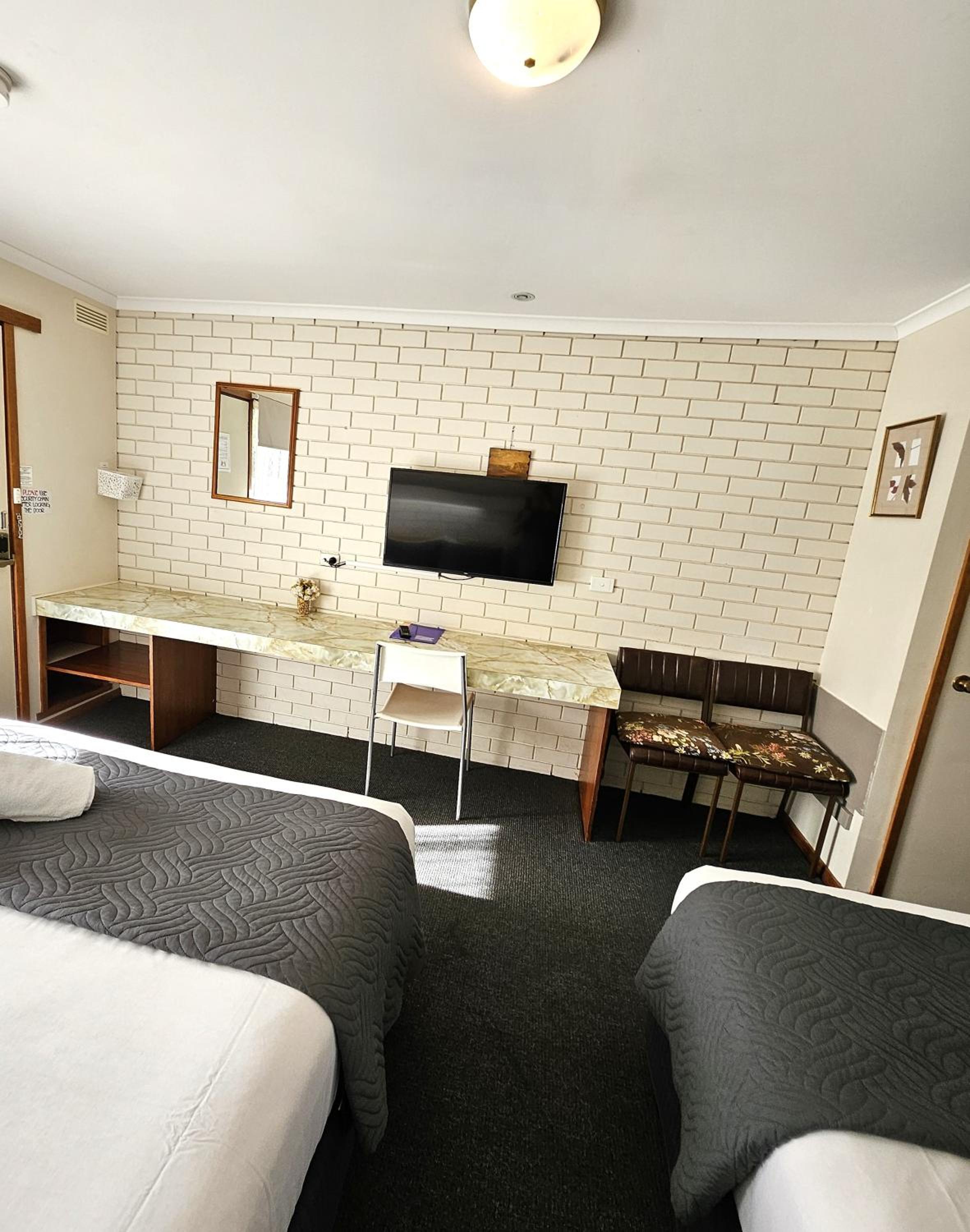 Standard Queen Room With Two Queen Beds photo 2
