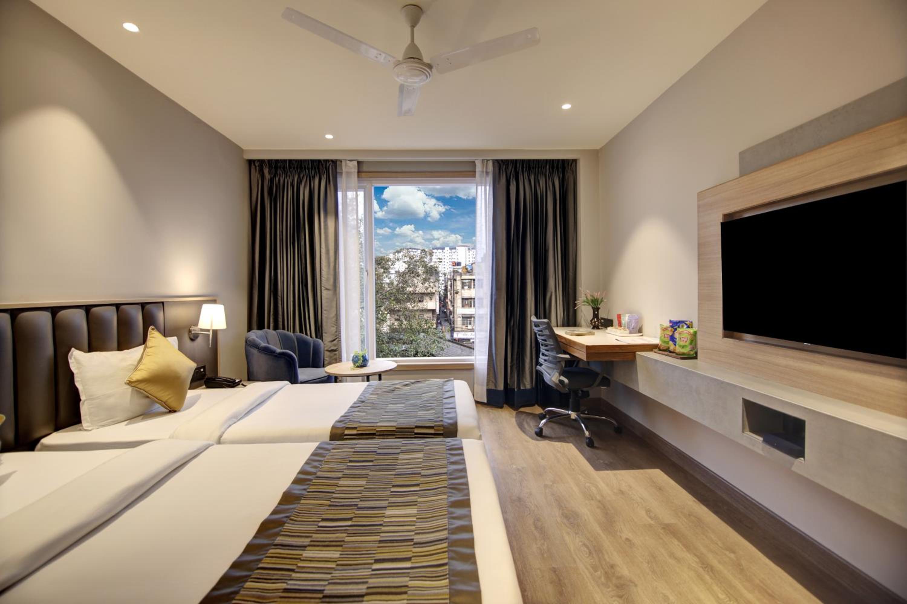 Deluxe Room - Photo 12