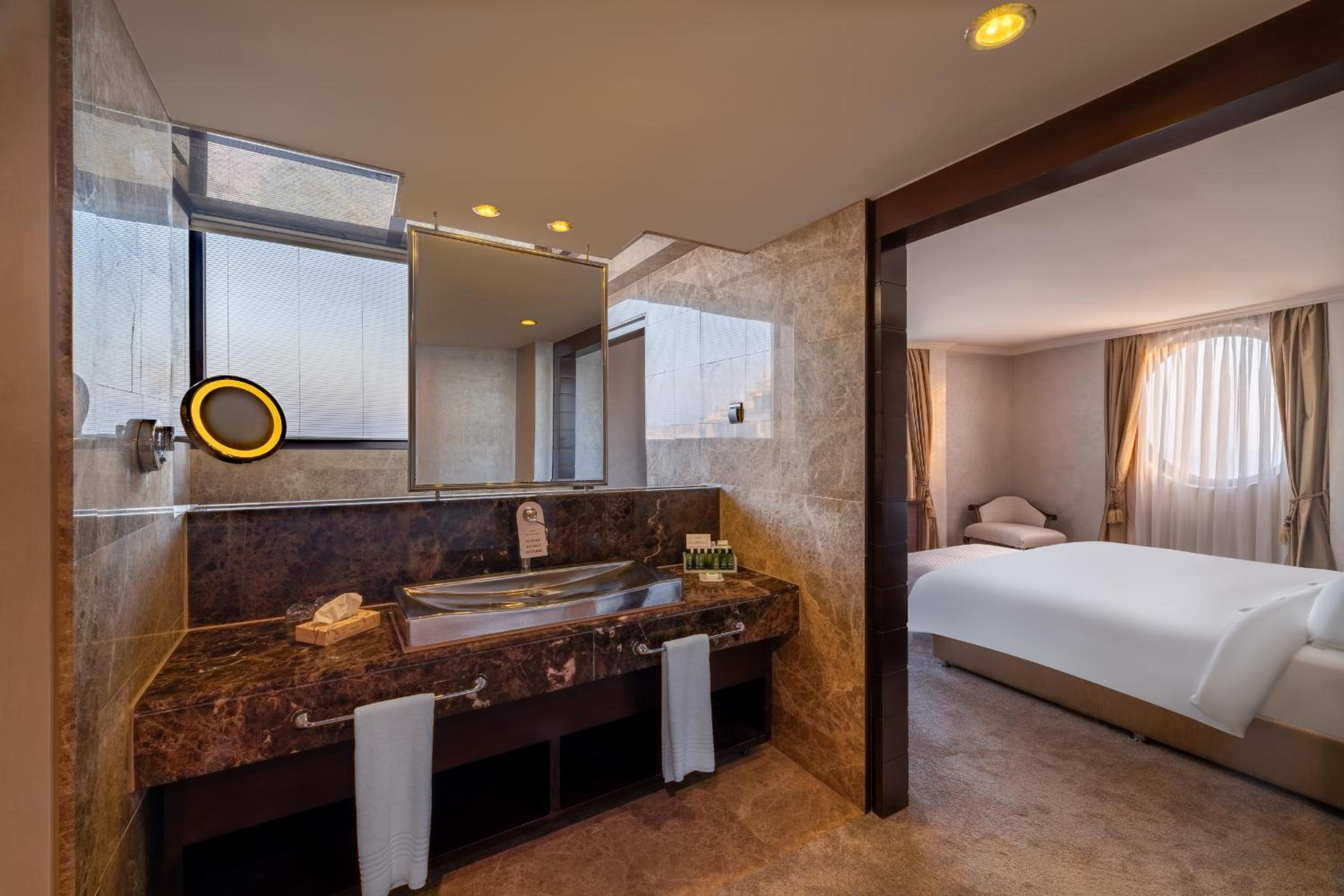 King Suite photo 3