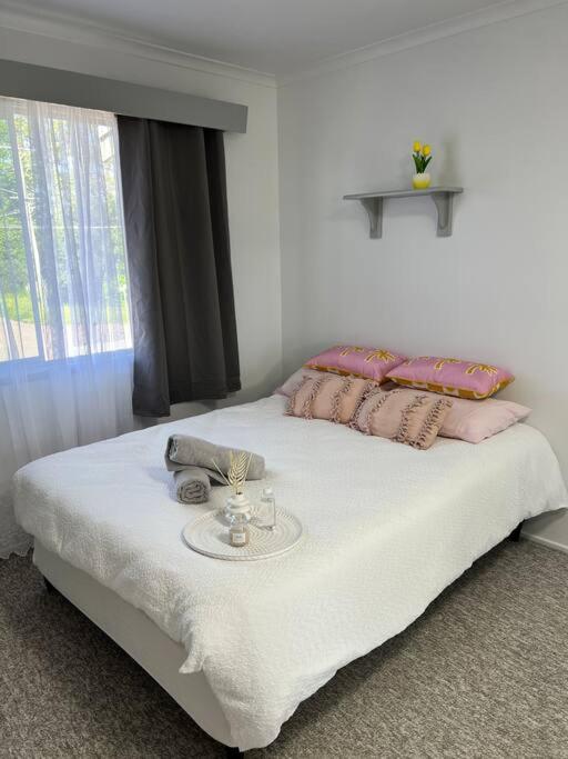 Six-Bedroom House photo 3