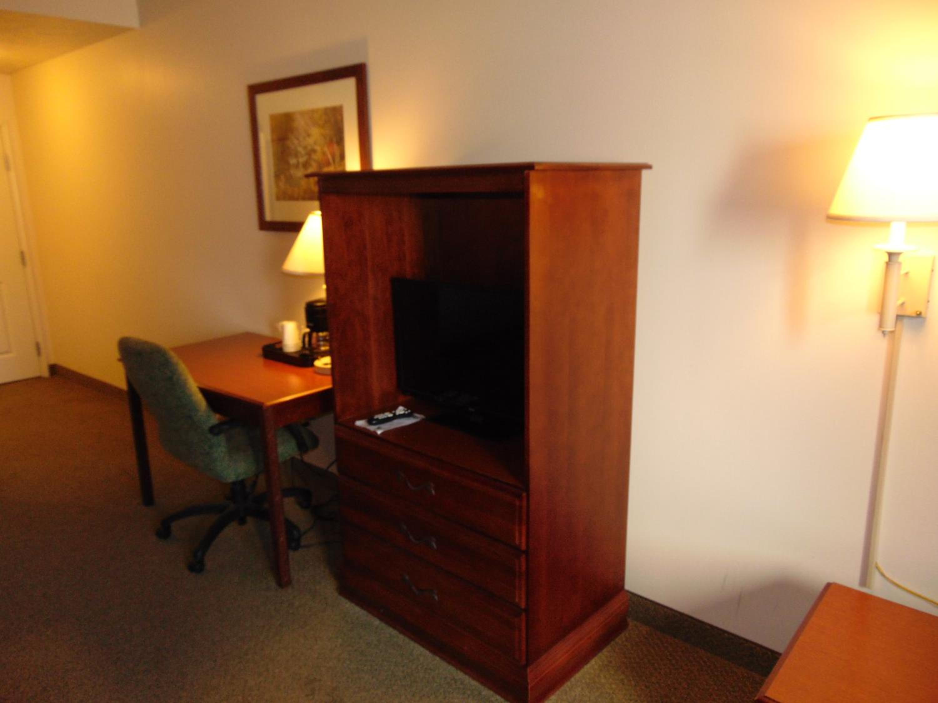 King Suite- Non-Smoking - Photo 4