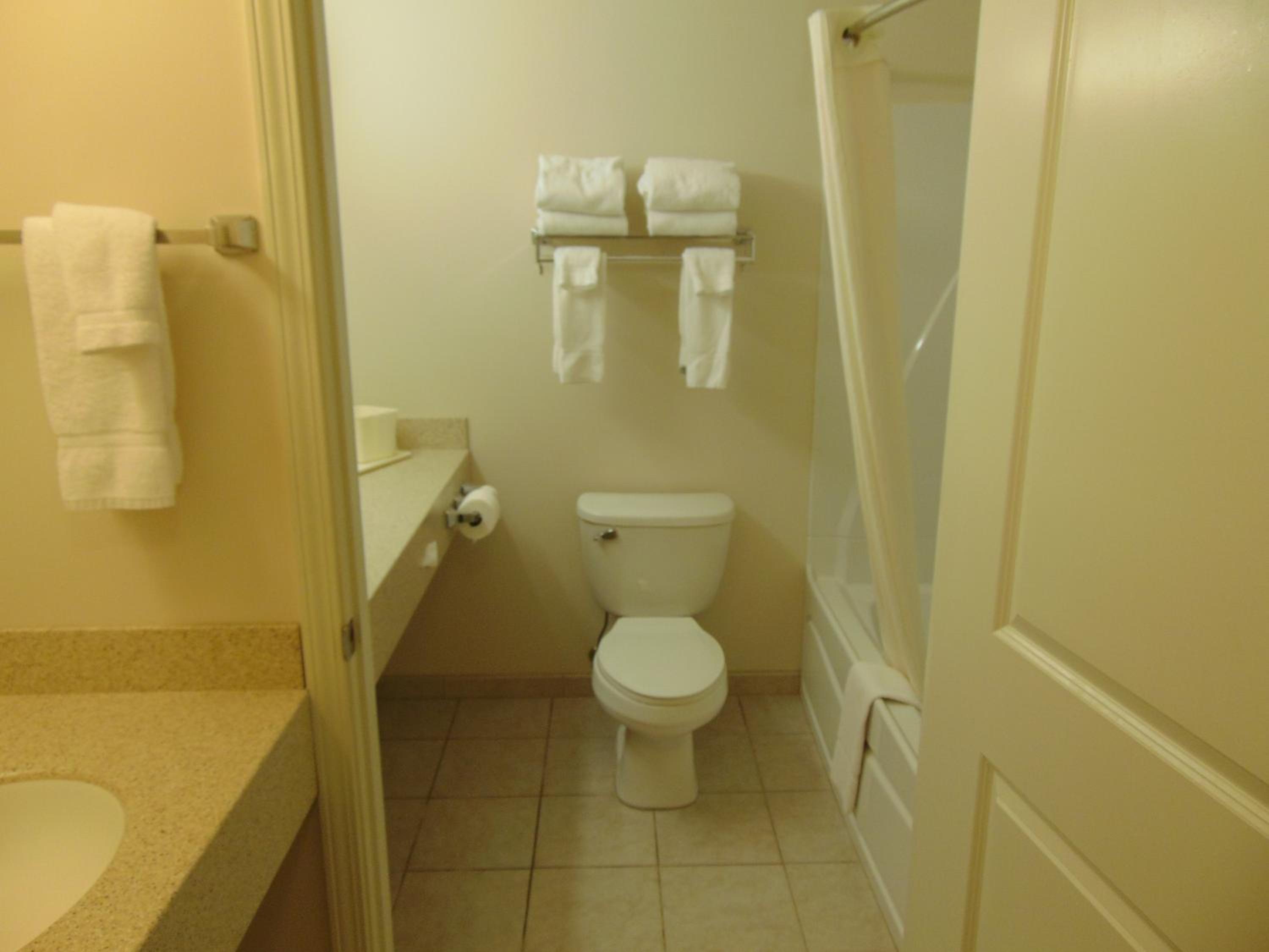 Queen Room with Two Queen Beds - Non-Smoking - Photo 2