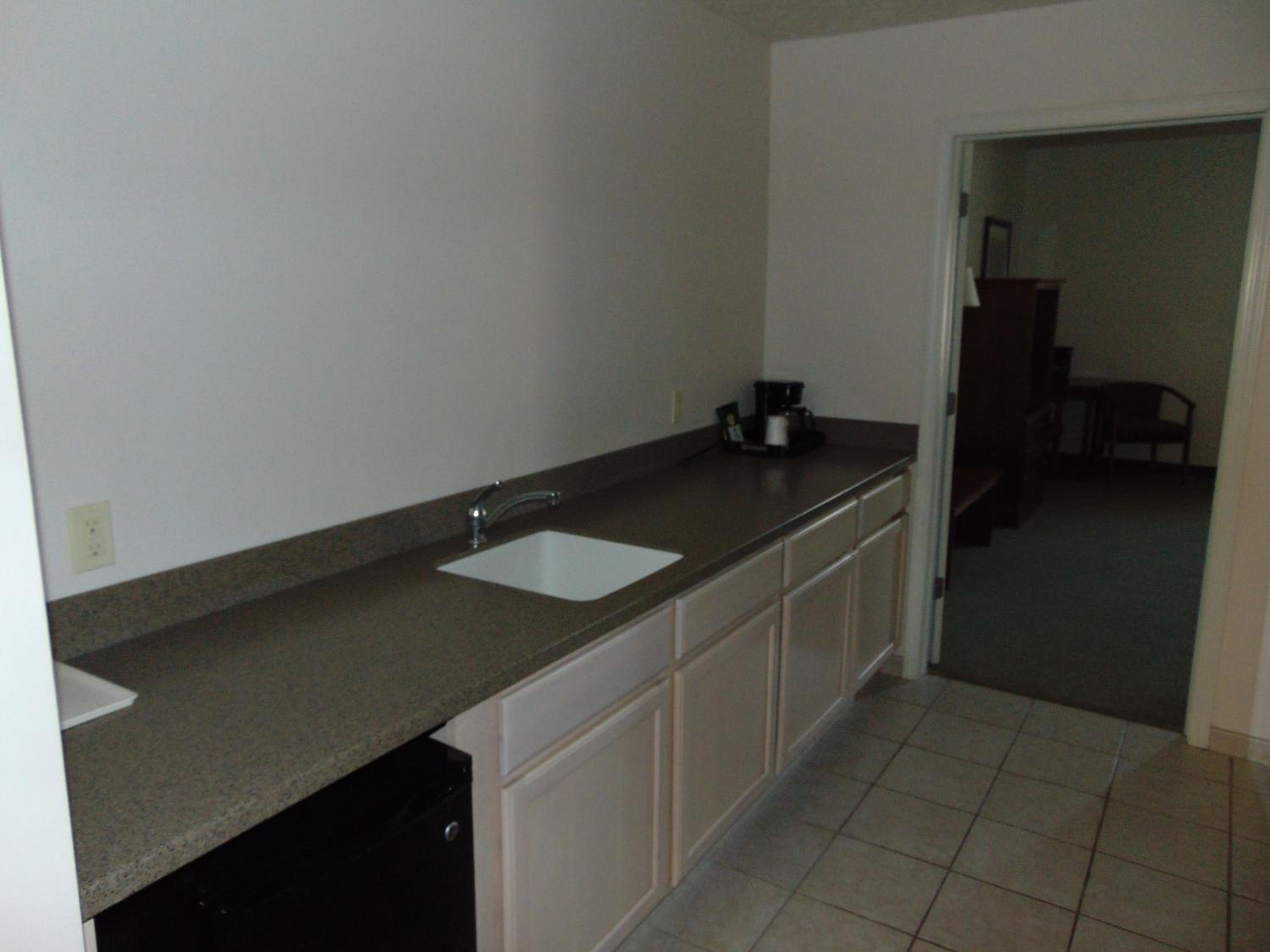 Suite - Disability Access/Non-Smoking - Photo 4
