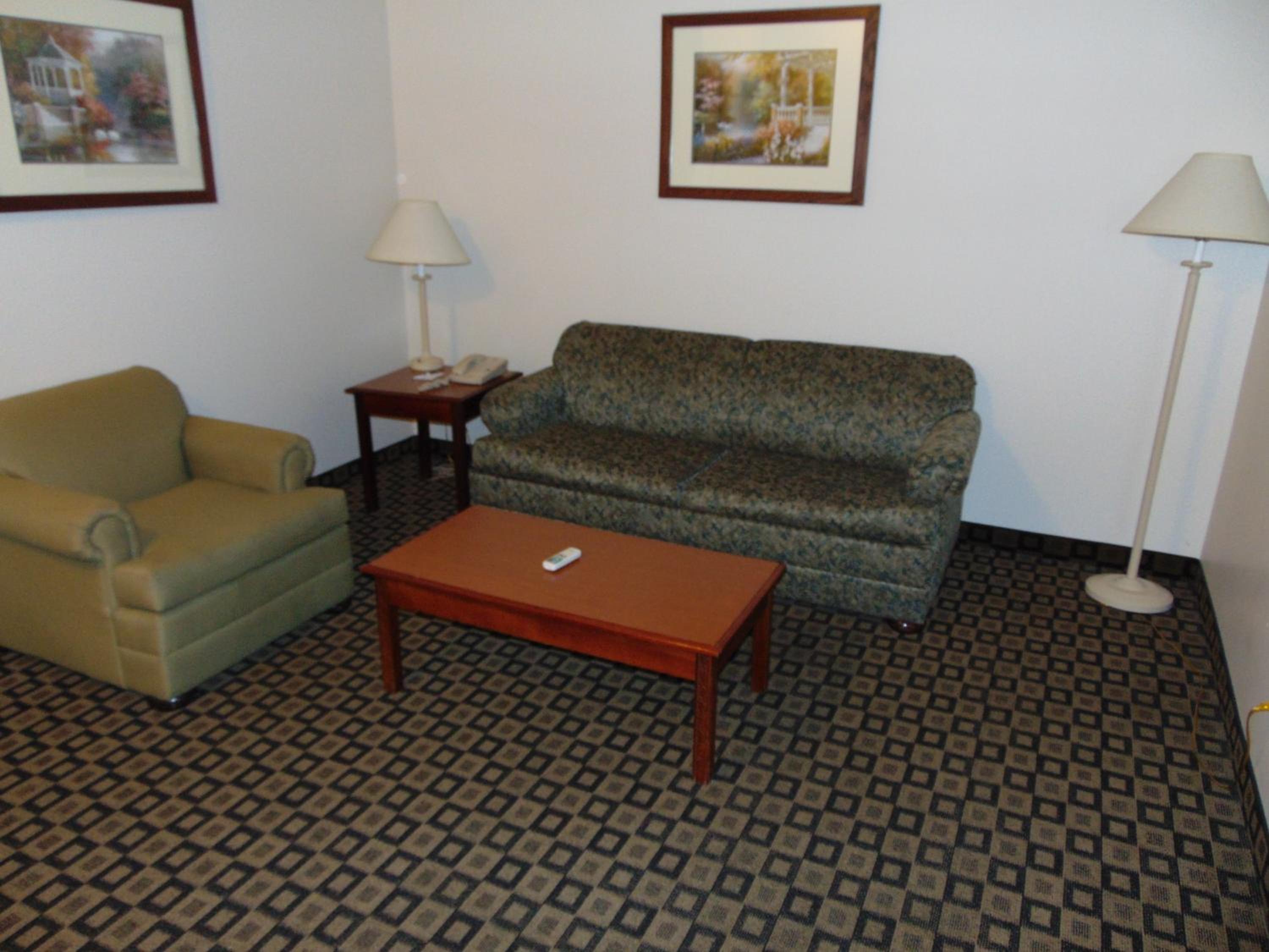 King Suite- Non-Smoking - Photo 5