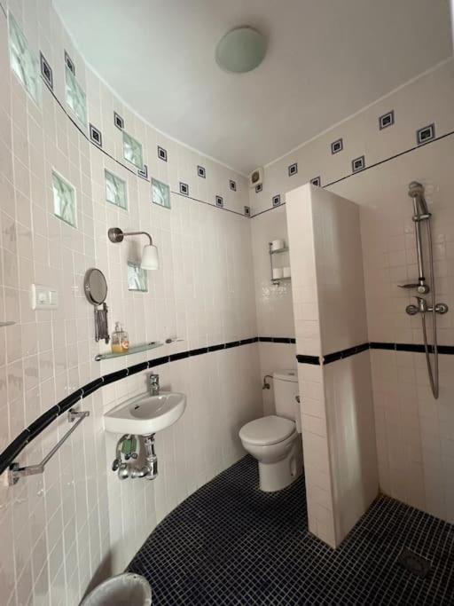 Four-Bedroom House photo 3