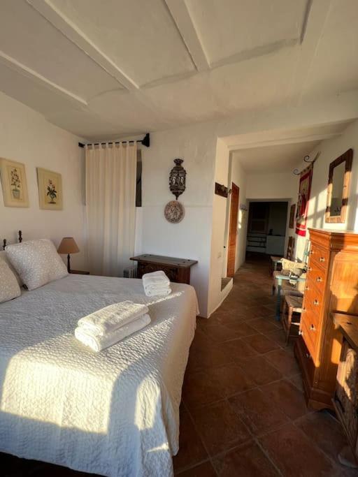 Four-Bedroom House photo 2