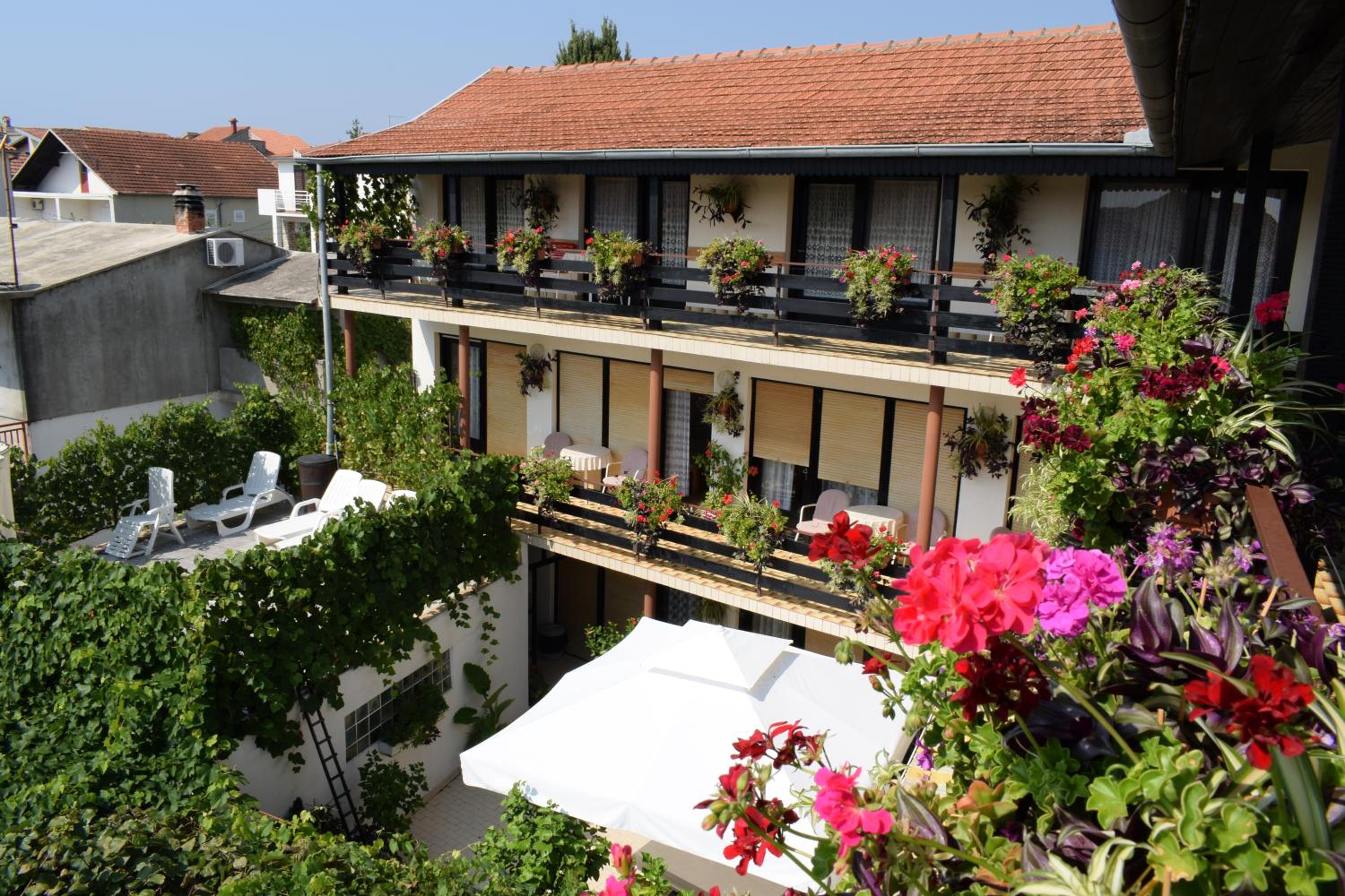 Double Room with Balcony - Photo 12