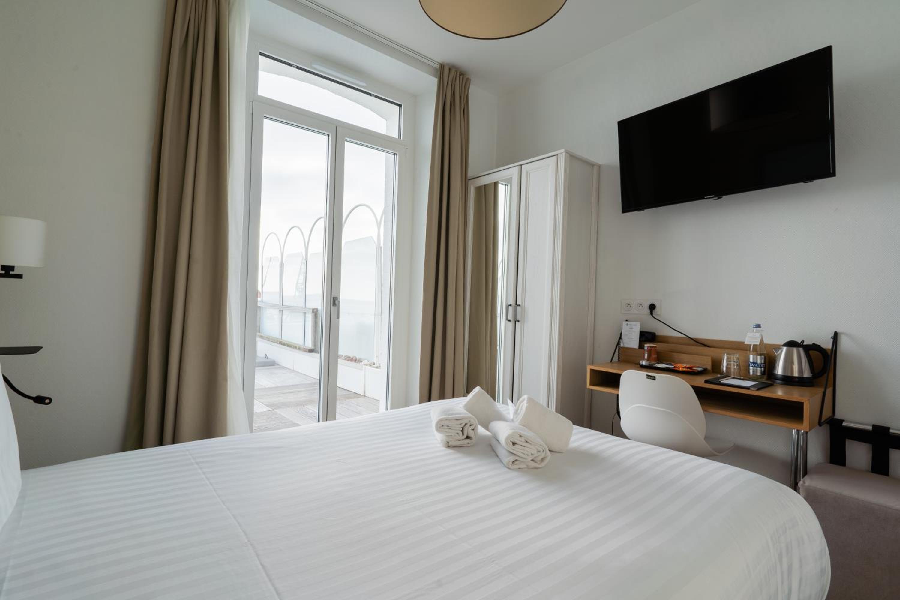Classic Room with Sea View and Terrace - Photo 2
