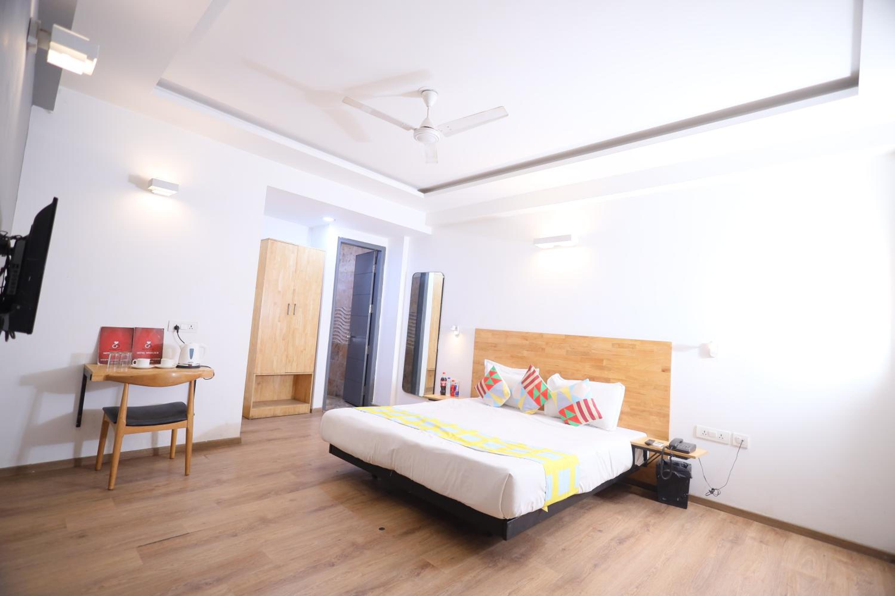 Deluxe Room (2 Adults + 1 Child) photo 1