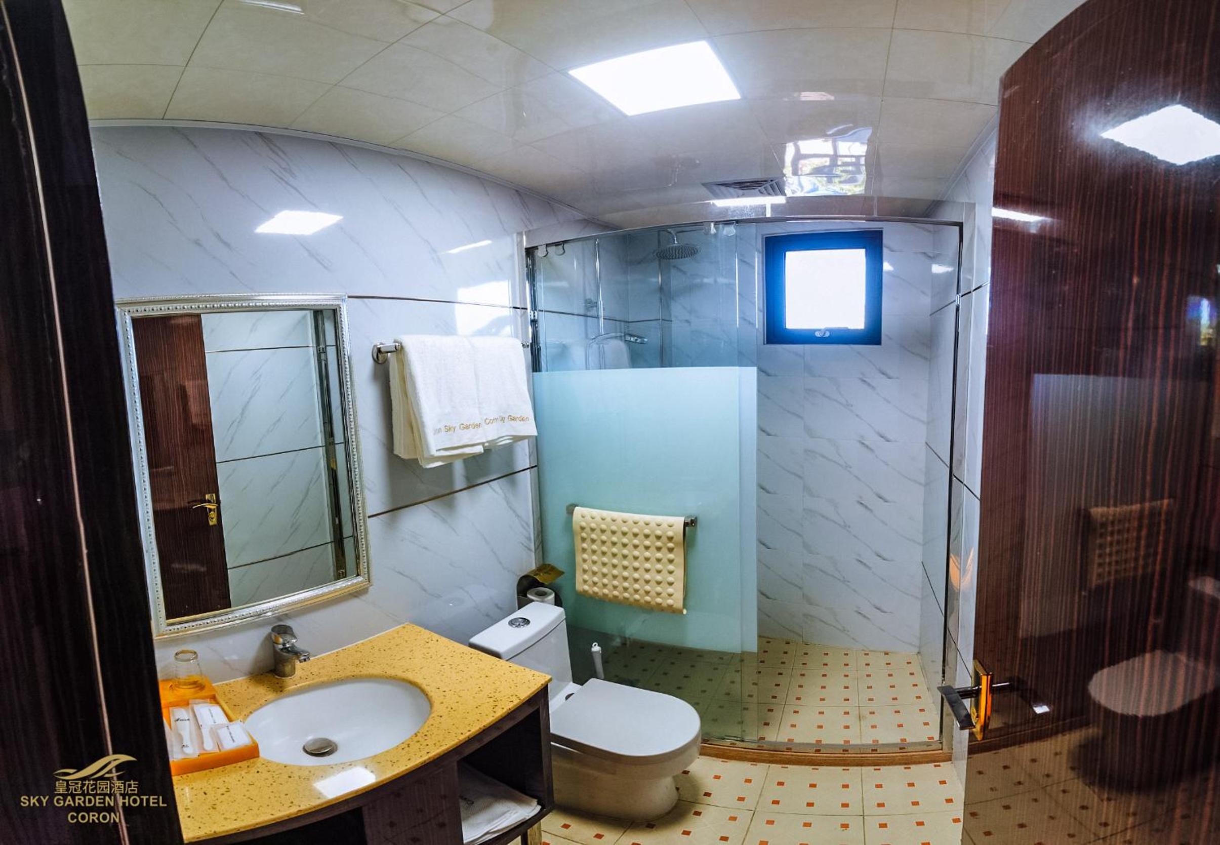 Triple Room with Balcony - Photo 27