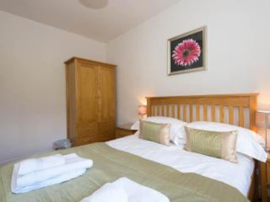 Three-Bedroom House photo 2