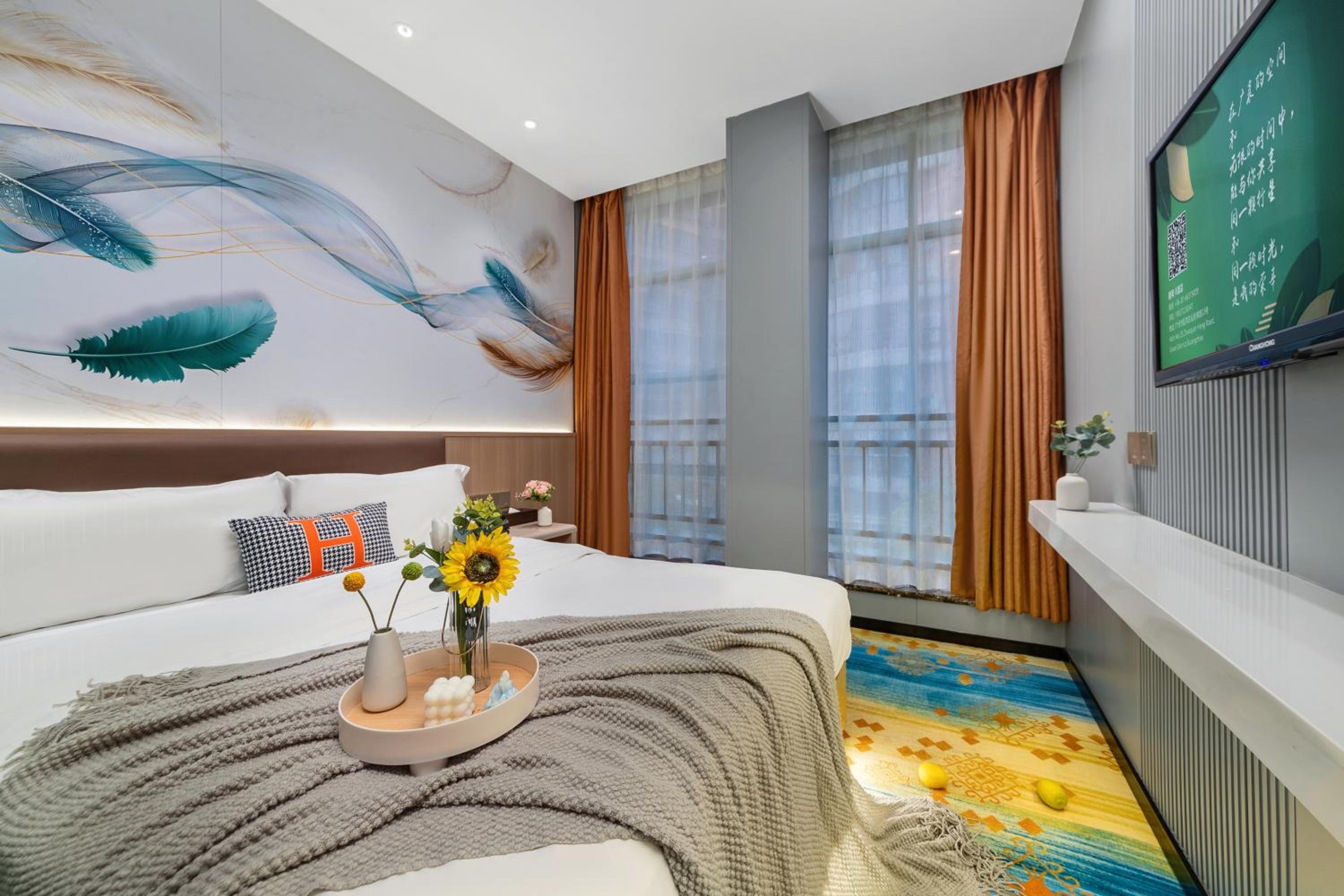 Superior Style King Room photo 2