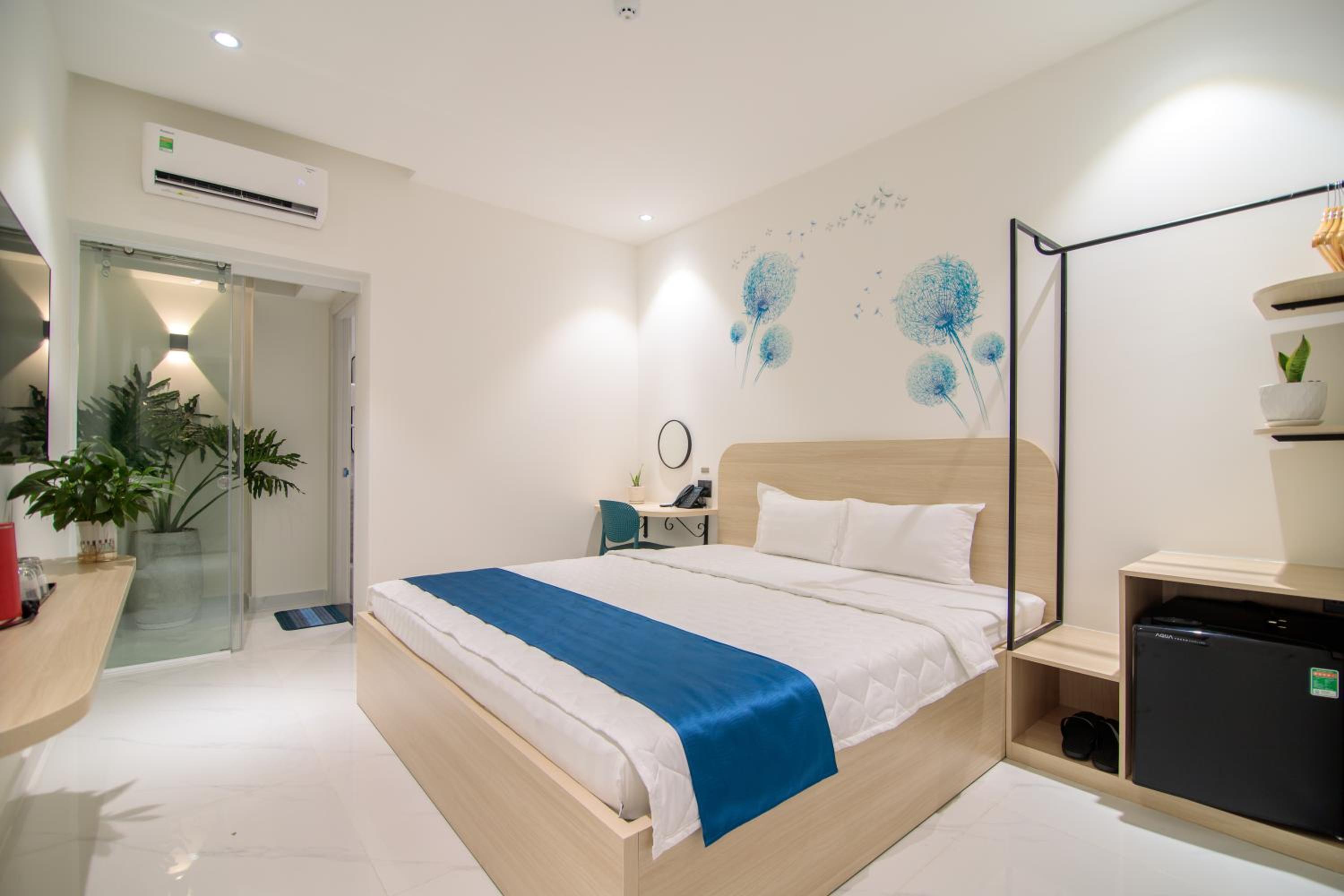 Deluxe King Room photo 1