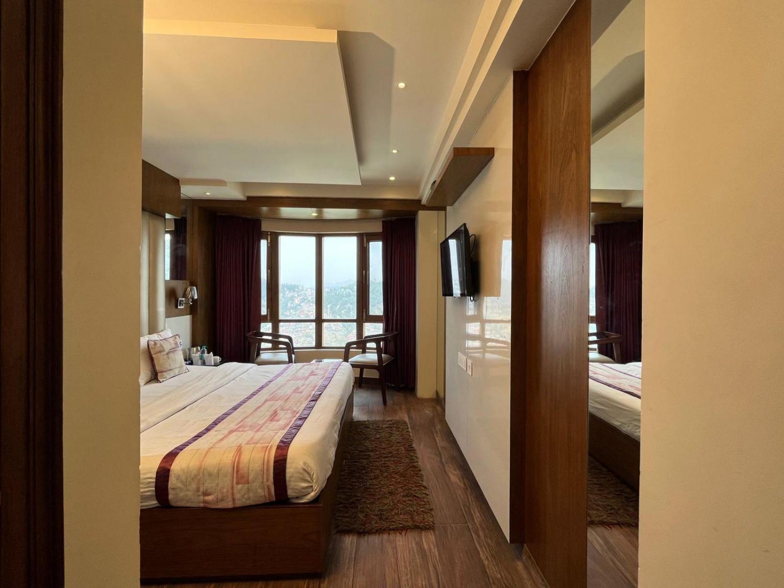 Deluxe King Room photo 3