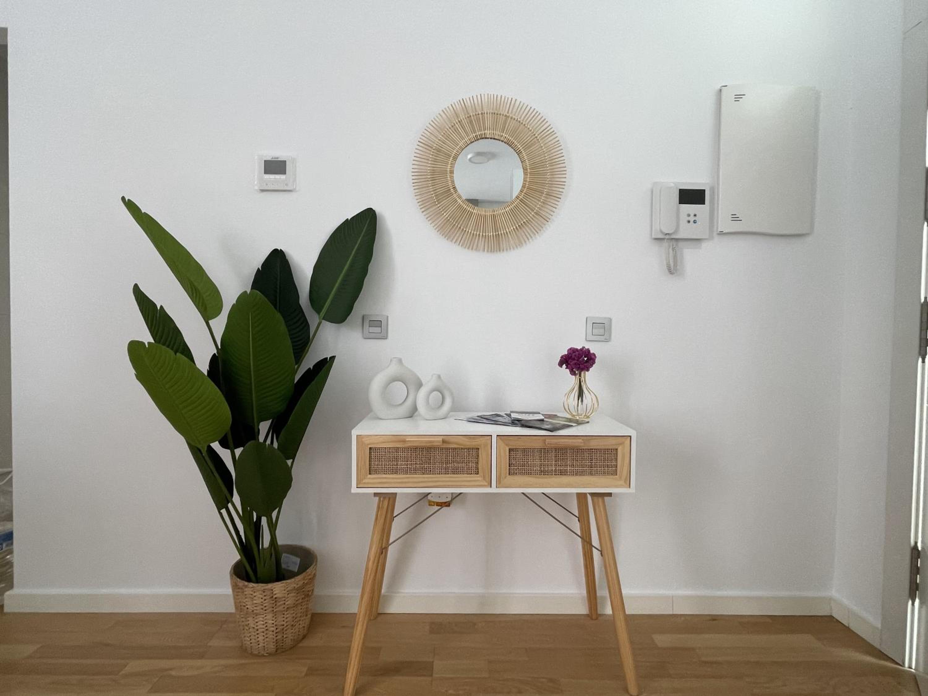 One-Bedroom Apartment photo 2