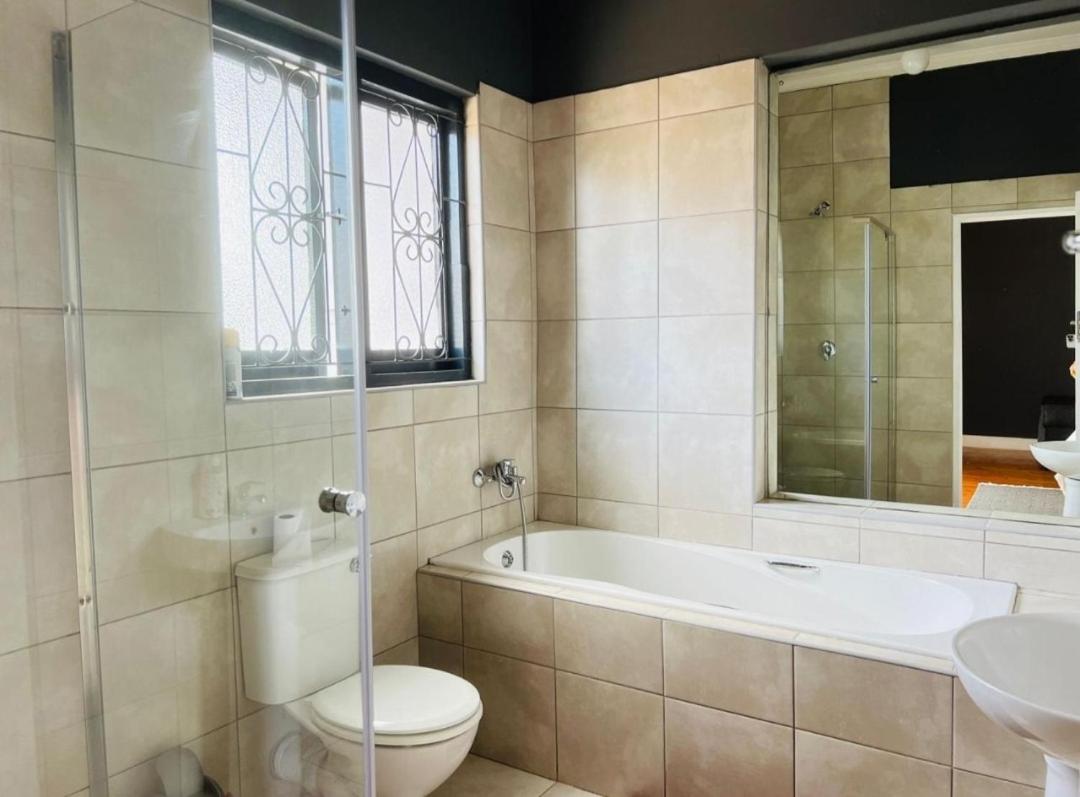 Double Room with Private Bathroom photo 3