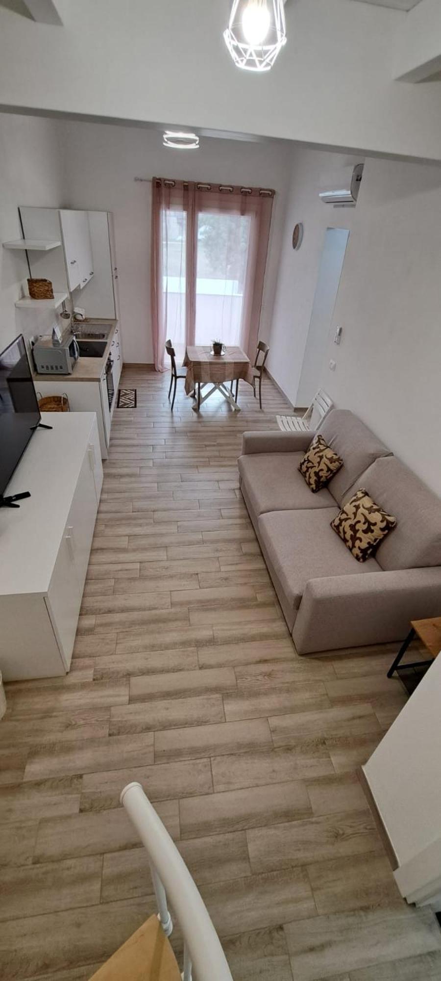 Maisonette photo 1