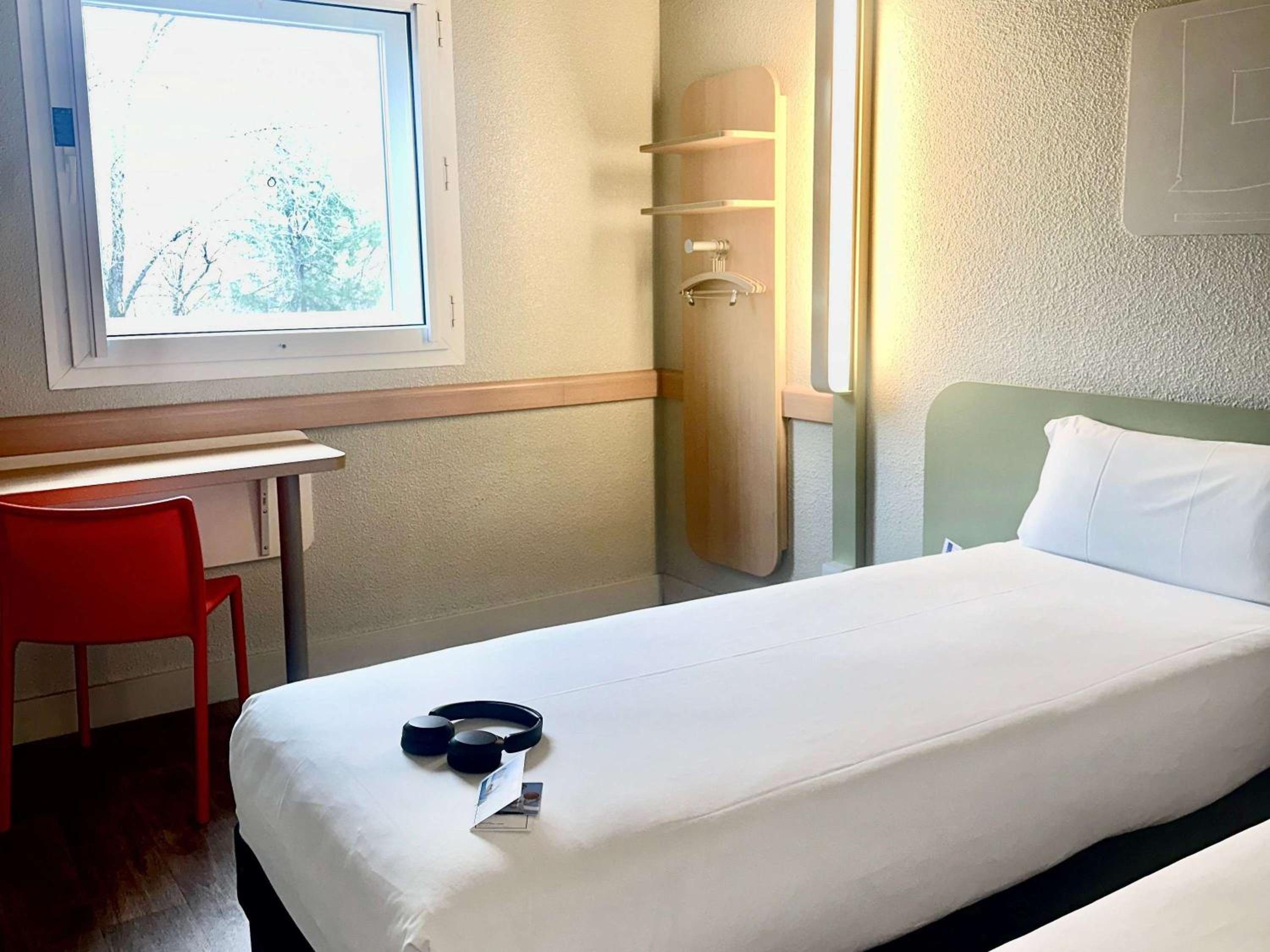 Twin Room - Photo 3