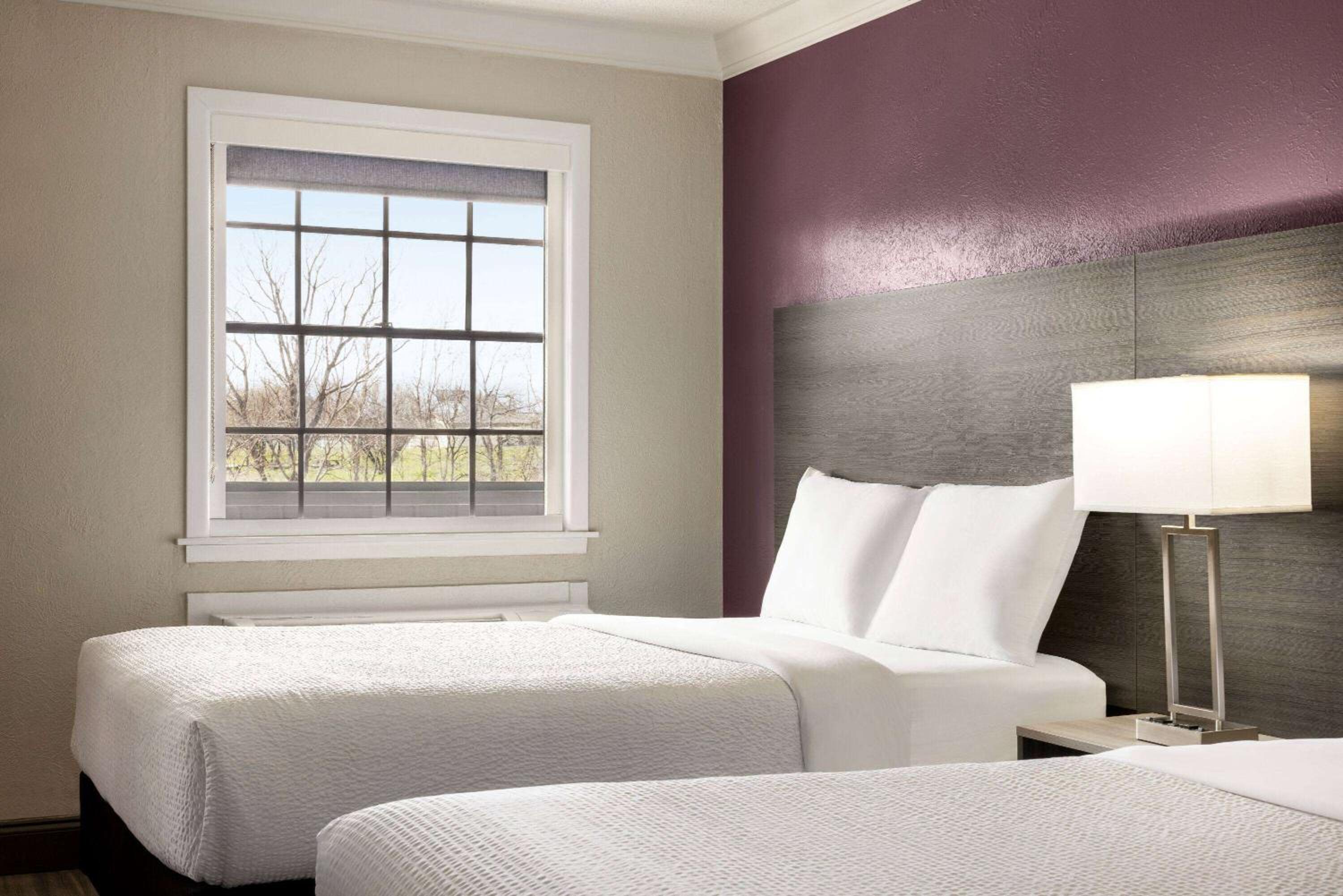 Room with Two Double Beds - Photo 7